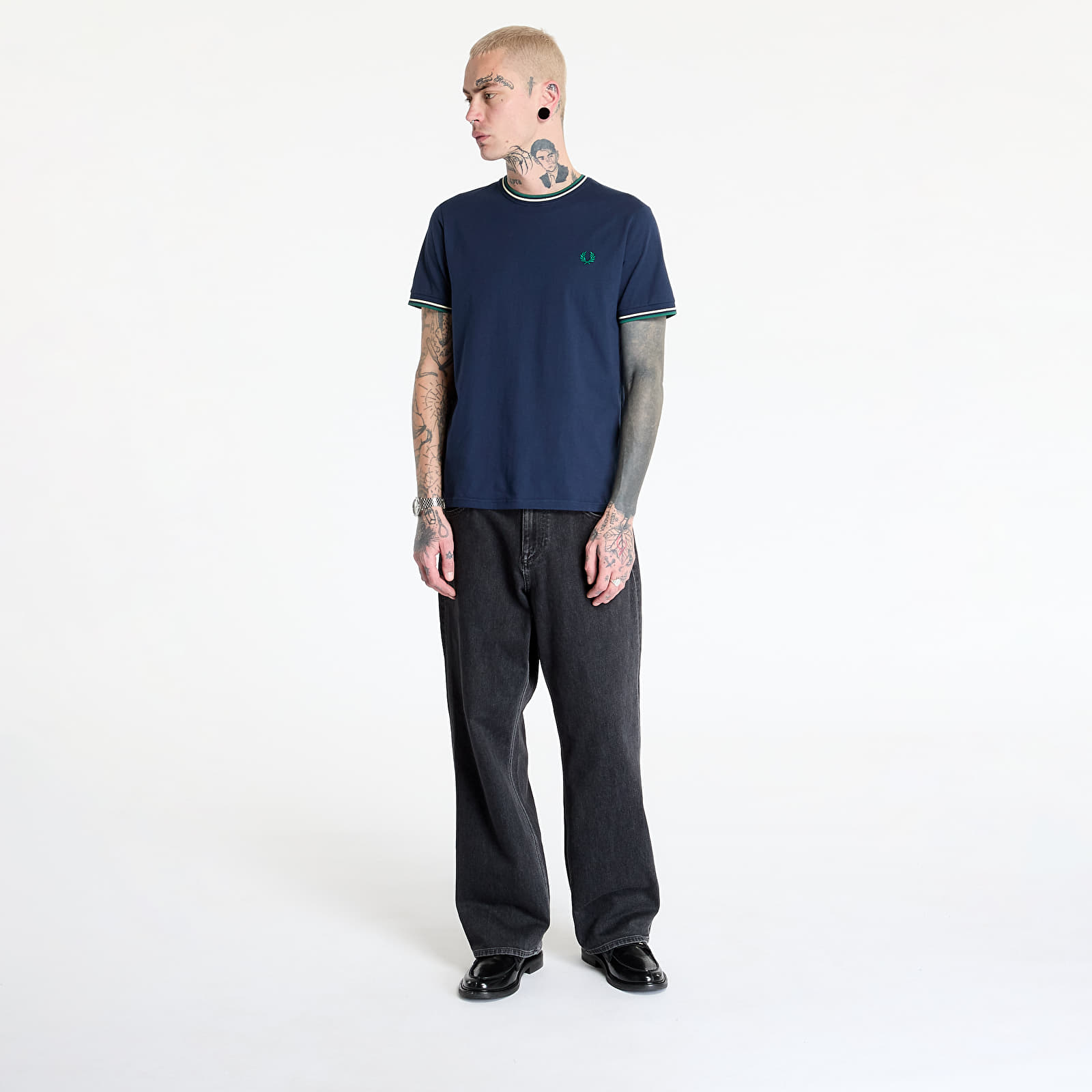 Men's T-shirts FRED PERRY Twin Tipped T-Shirt Dark Carbon / Light Ecru / Label Green