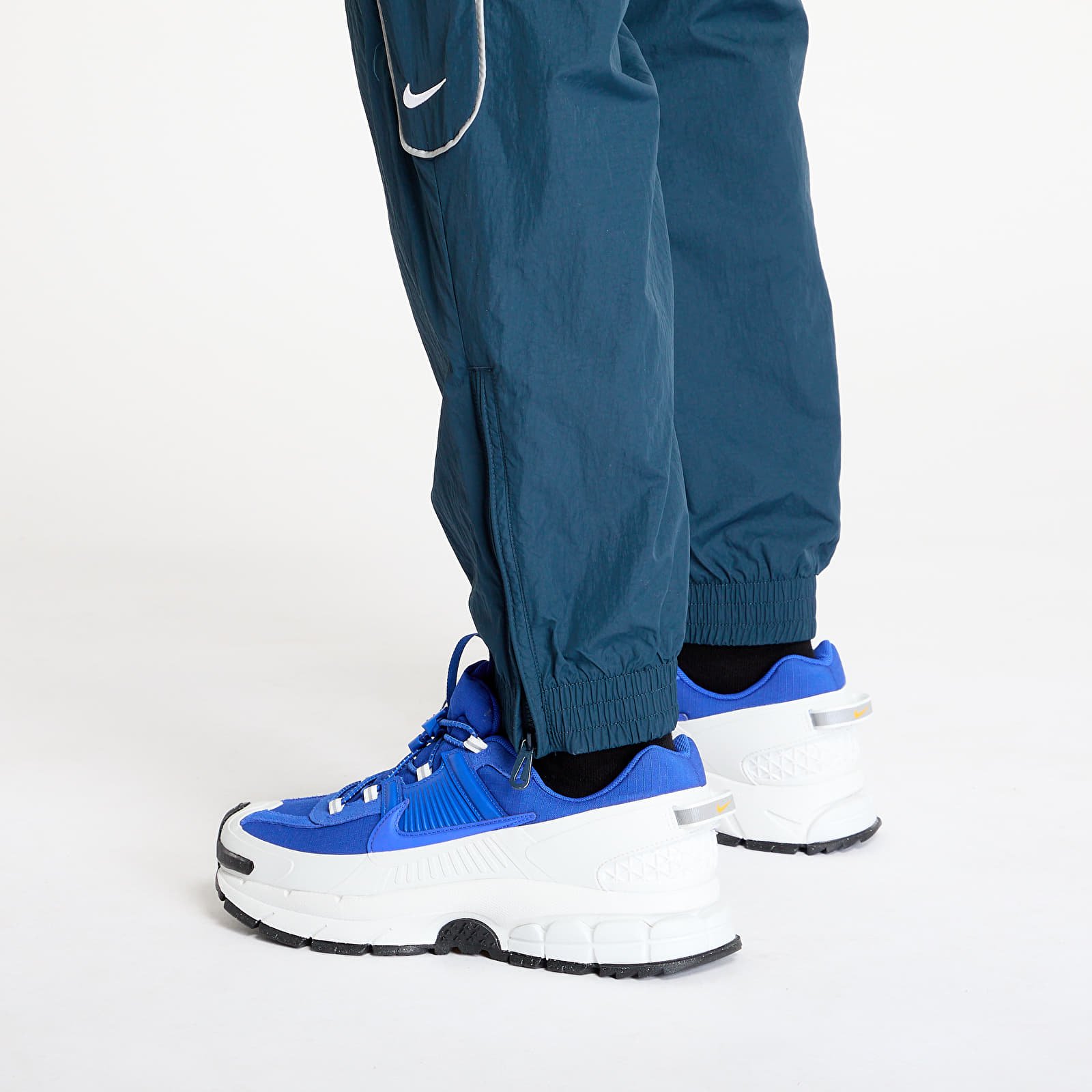 Pantalones de hombre Nike Solo Swoosh Men's Track Pants Armory Navy/ White