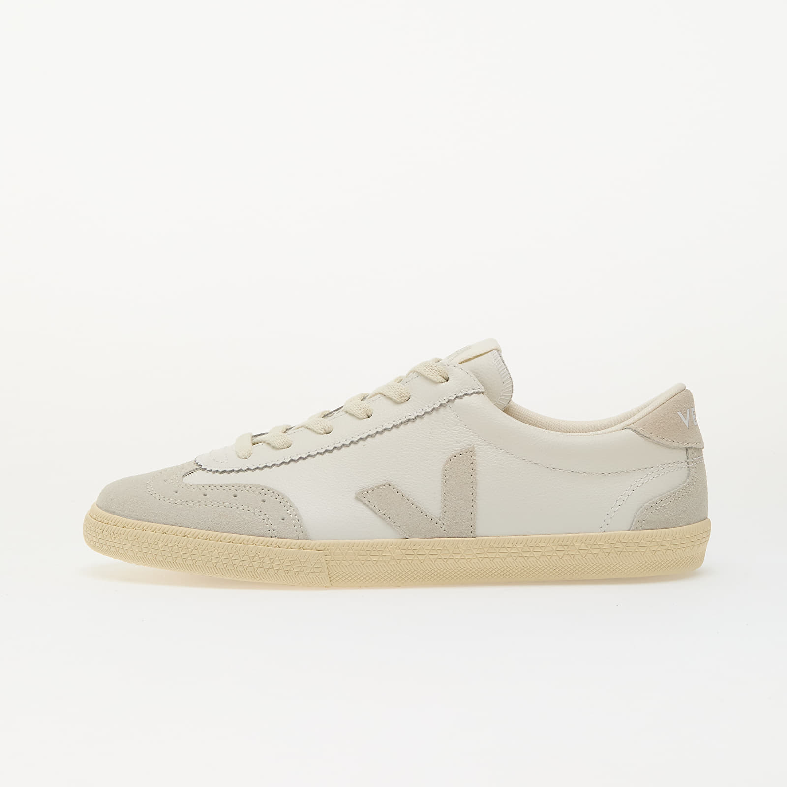 Men's sneakers and shoes Veja Volley O.T. Leather White Natural