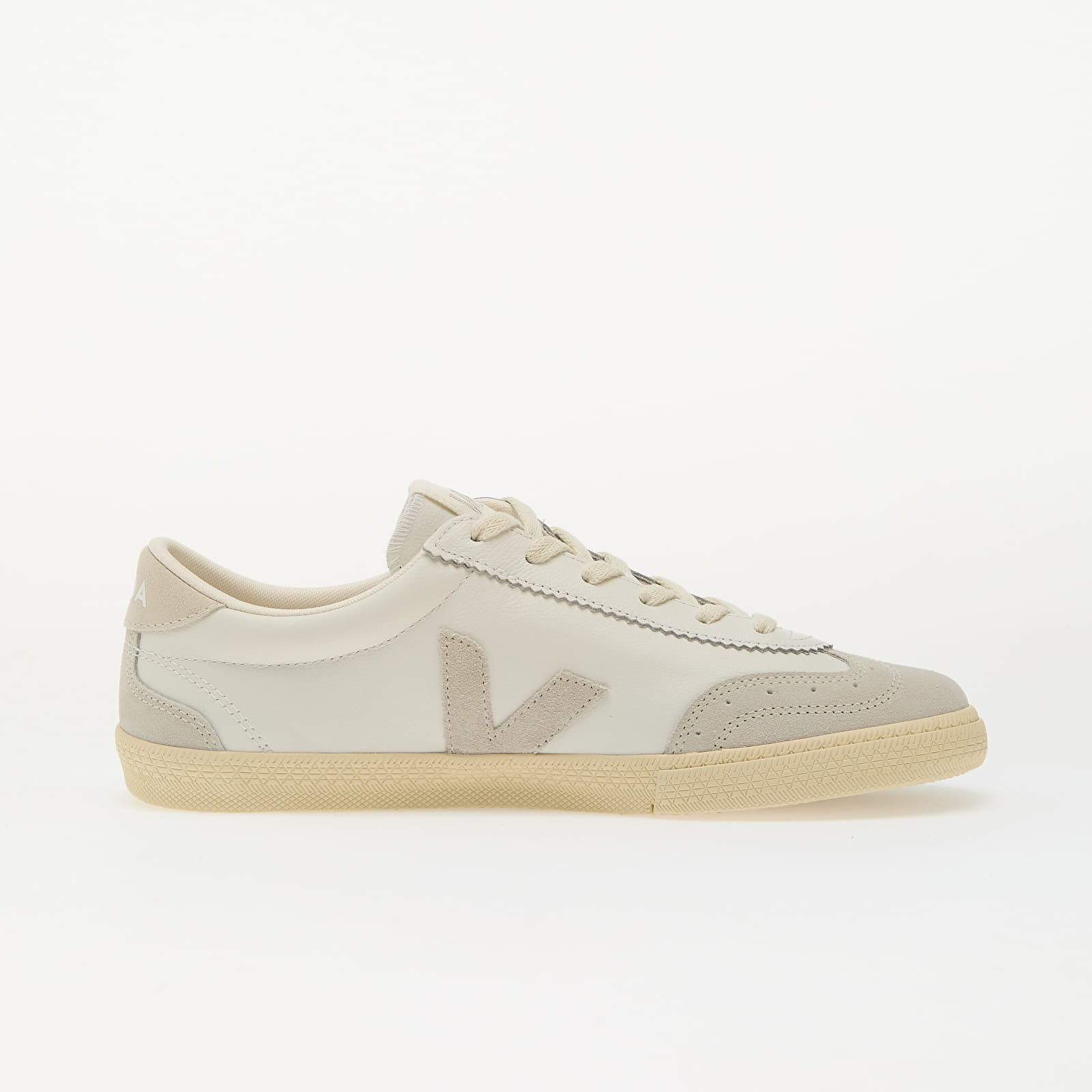 Men's sneakers and shoes Veja Volley O.T. Leather White Natural