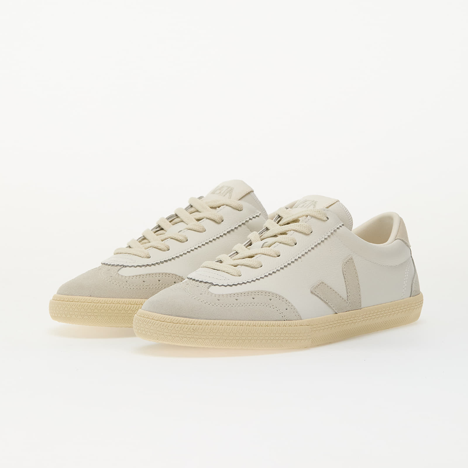 Men's sneakers and shoes Veja Volley O.T. Leather White Natural