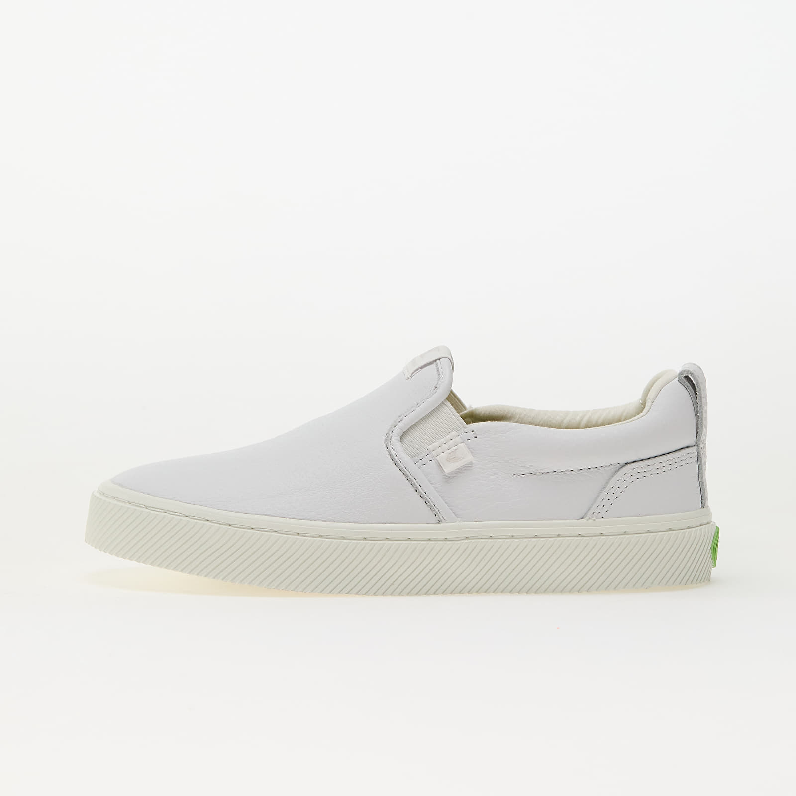 Naiste tossud ja kingad Cariuma W Slip-On White
