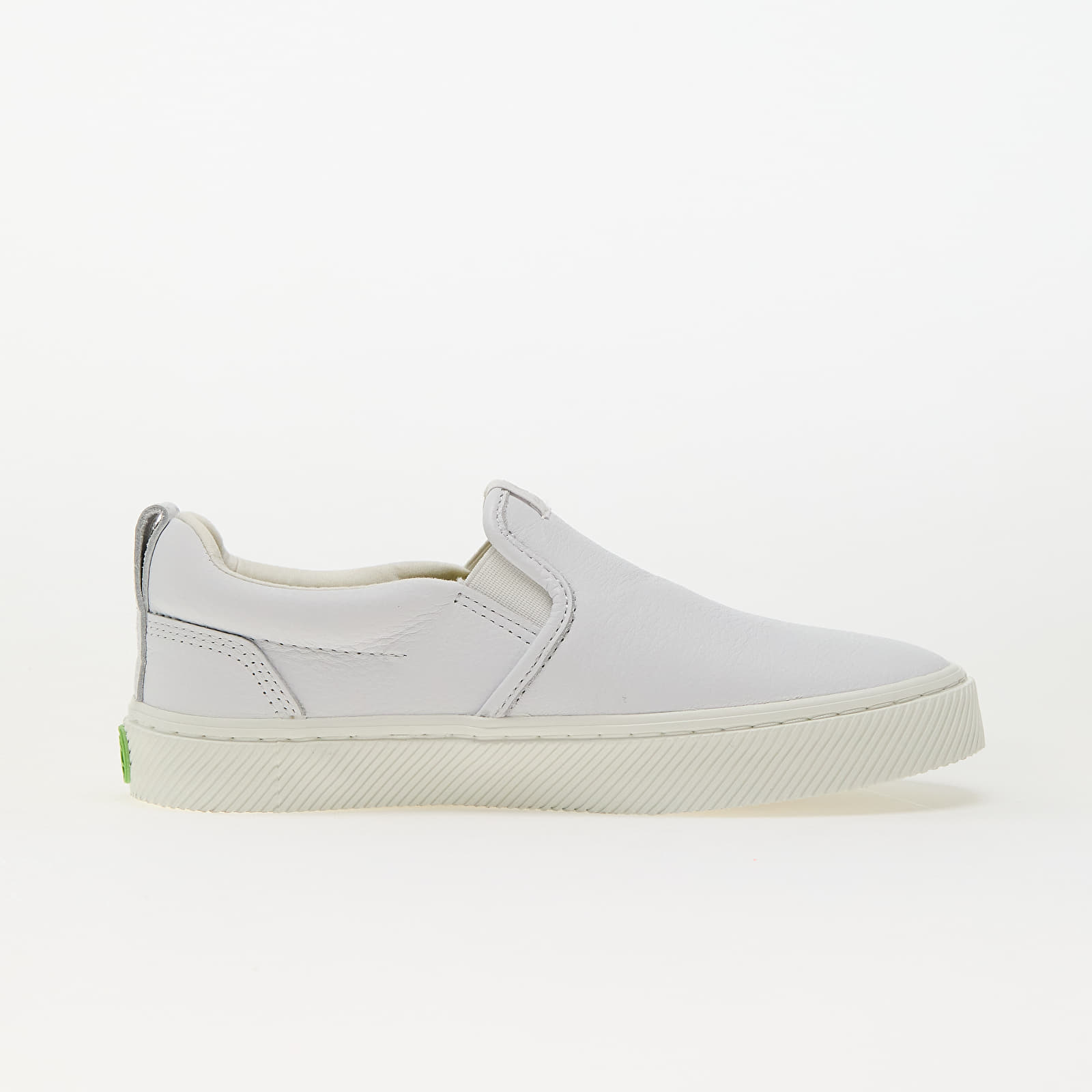 Naiste tossud ja kingad Cariuma W Slip-On White