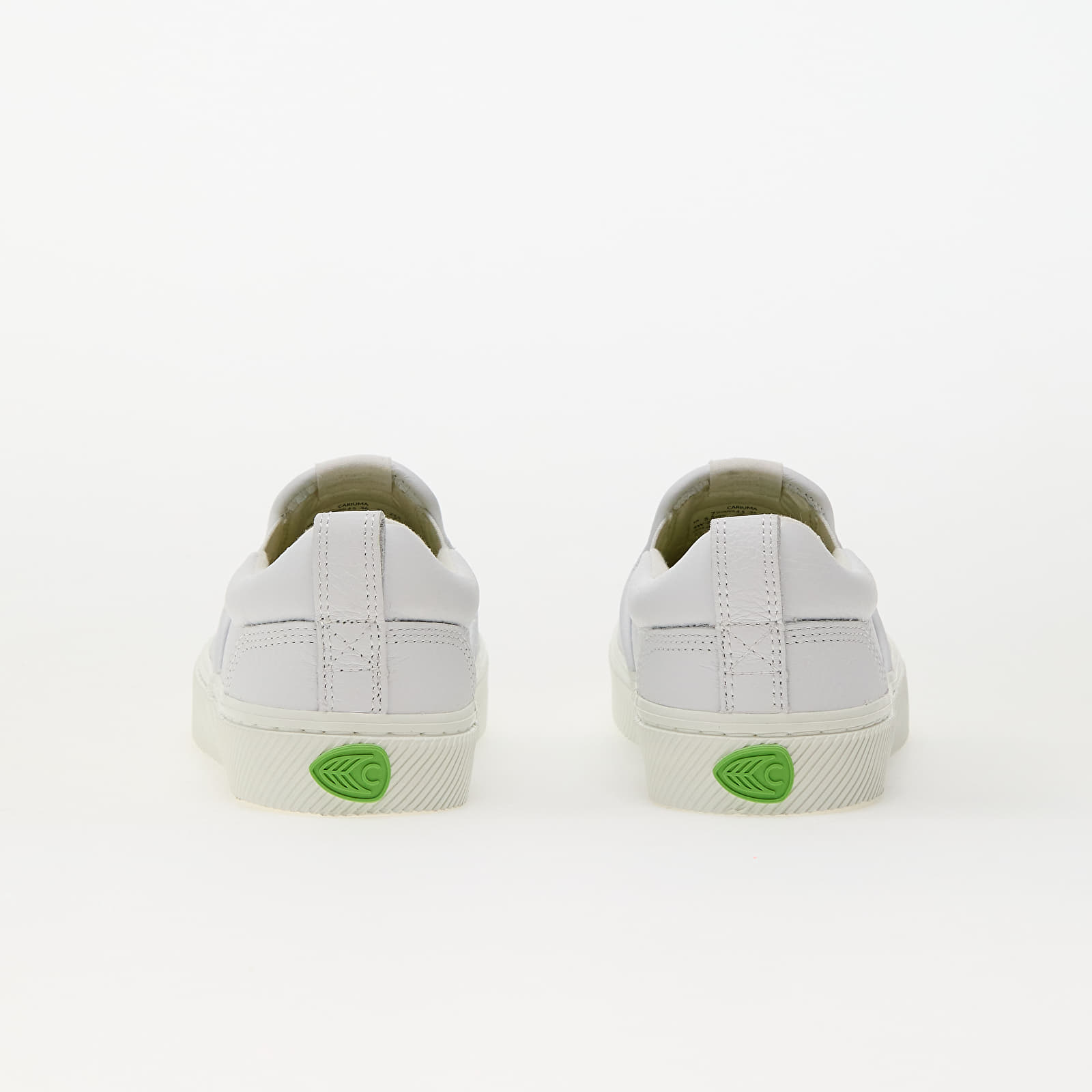 Naiste tossud ja kingad Cariuma W Slip-On White