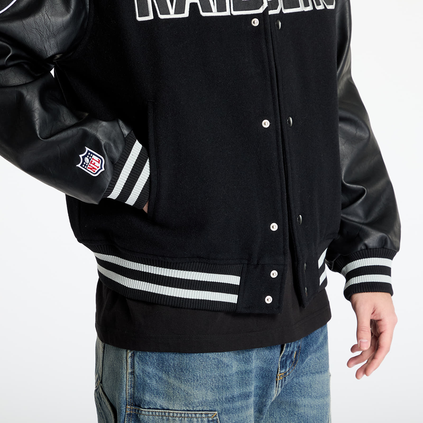 Kurtki bomberki męskie New Era NFL Las Vegas Raiders Varsity Jacket UNISEX Black