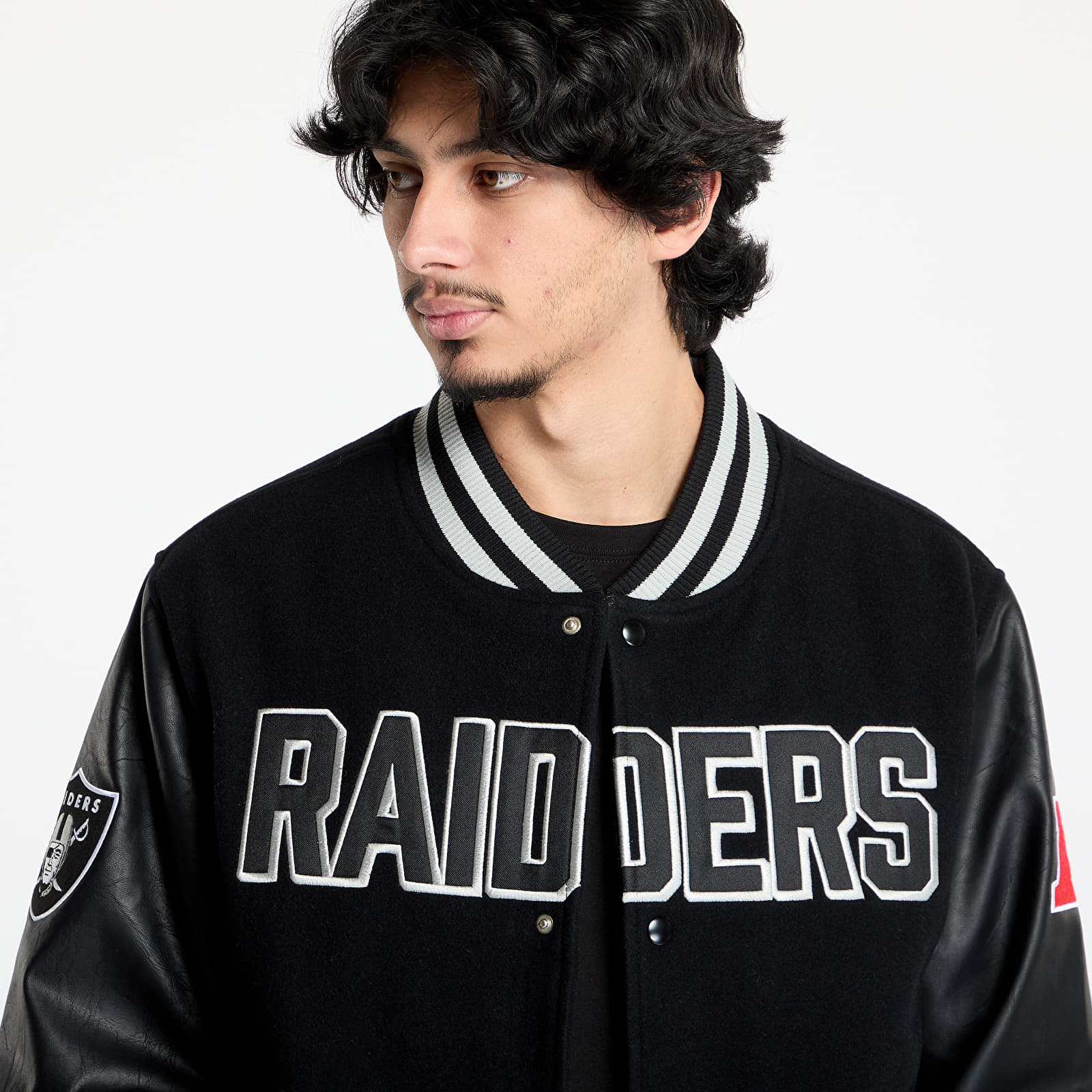 Kurtki bomberki męskie New Era NFL Las Vegas Raiders Varsity Jacket UNISEX Black