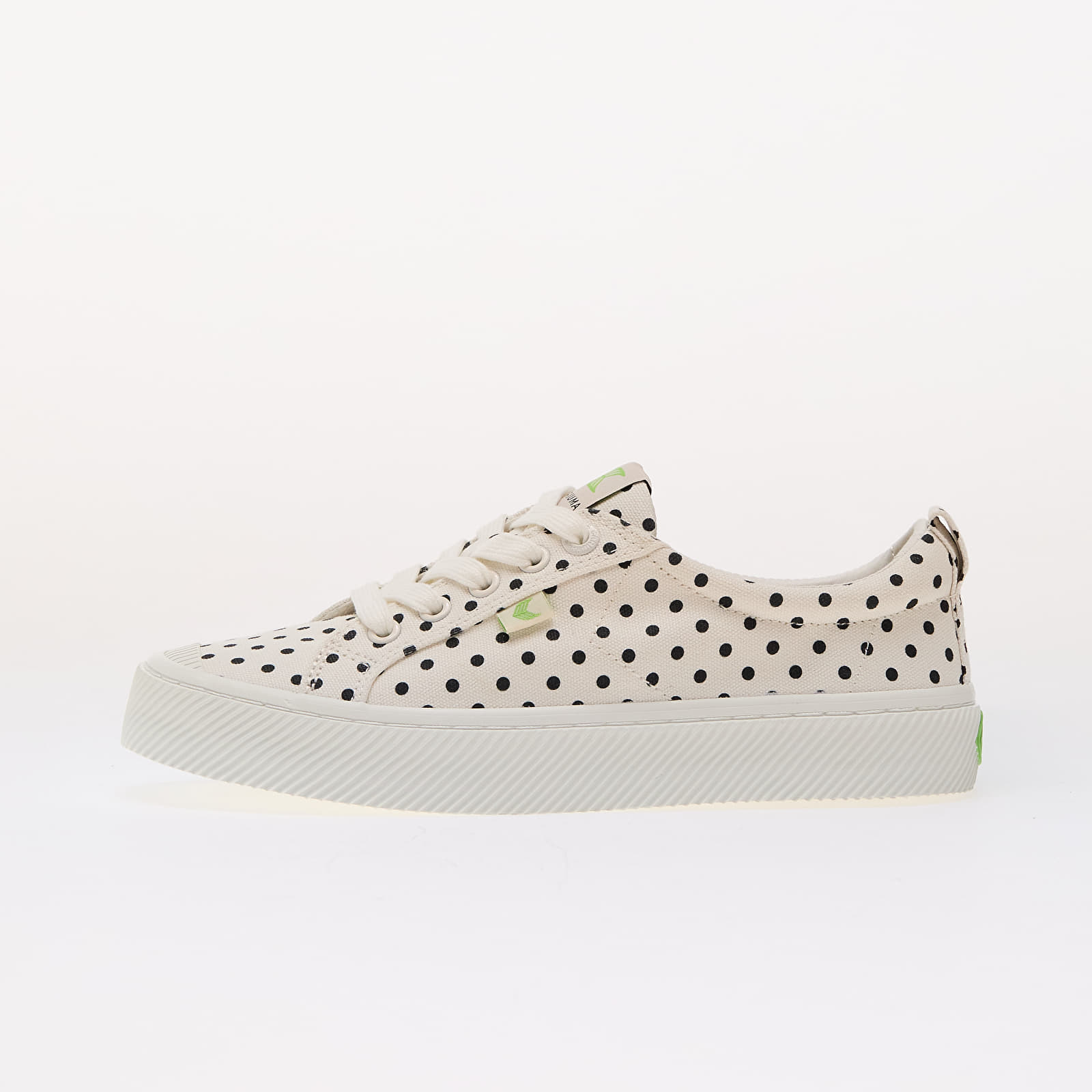 Naiste tossud ja kingad Cariuma W Oca Low White Polka Dots