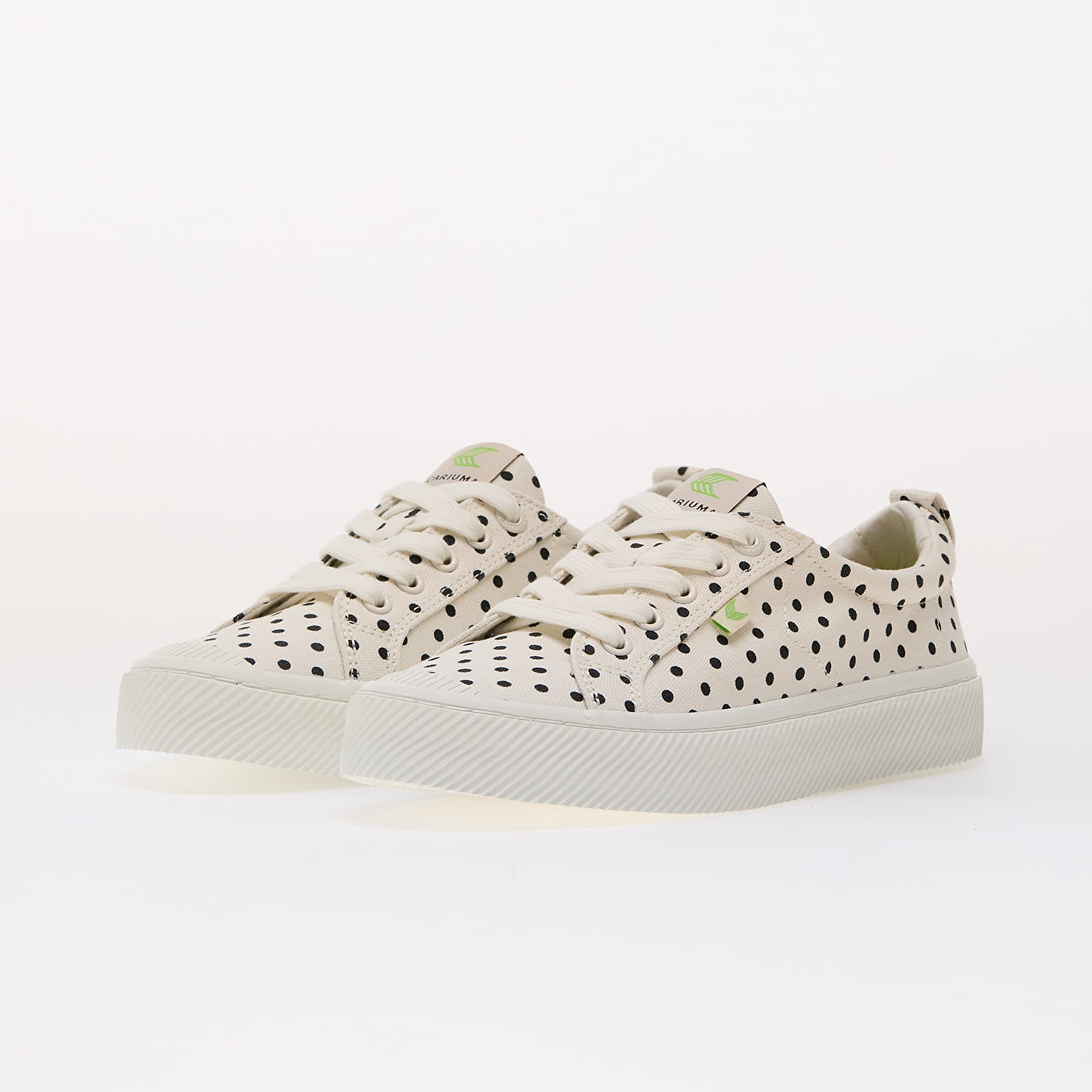 Naiste tossud ja kingad Cariuma W Oca Low White Polka Dots