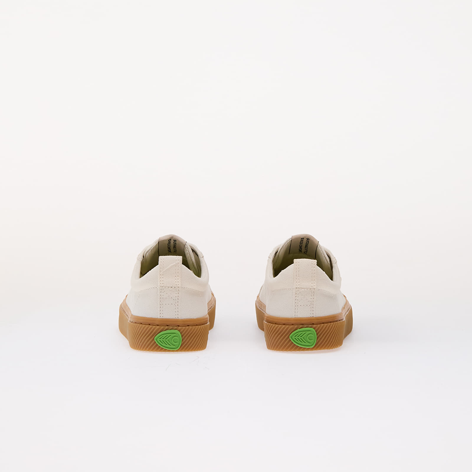 Women's sneakers and shoes Cariuma W Oca Low Gum Off-White