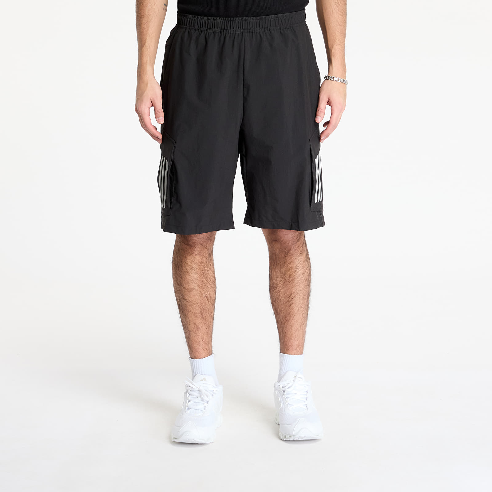 Pantalones cortos para hombre adidas x Mercedes Amg Petronas Formula One Team Mechanics Short Black/ Black/ Reflective Silver