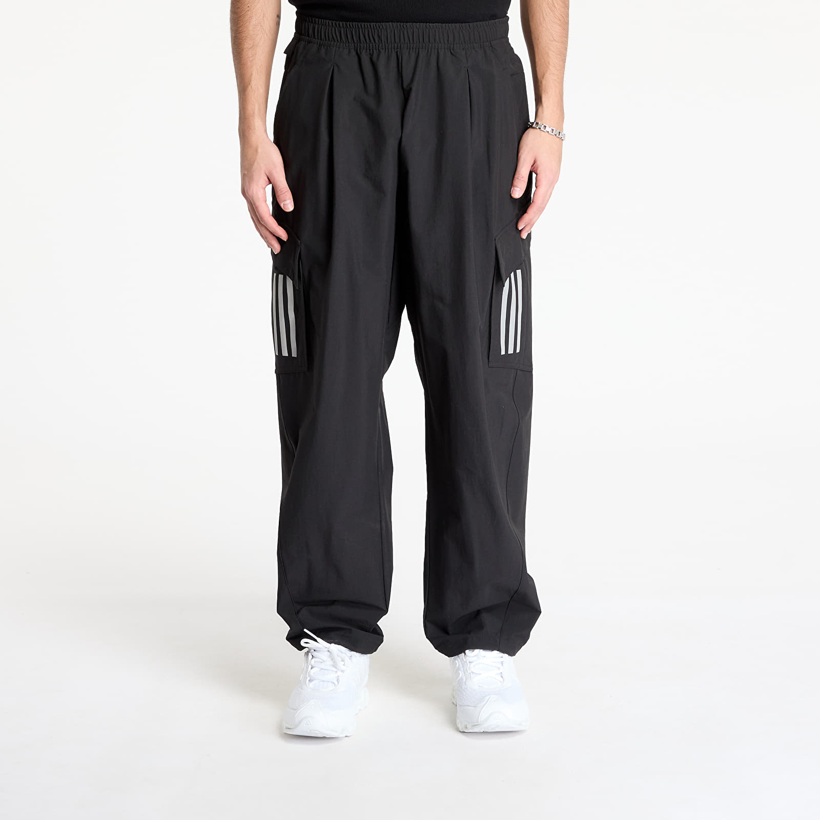 Pantalones de hombre adidas x Mercedes Amg Petronas Formula One Team Mechanics Pant Black/ Black/ Reflective Silver