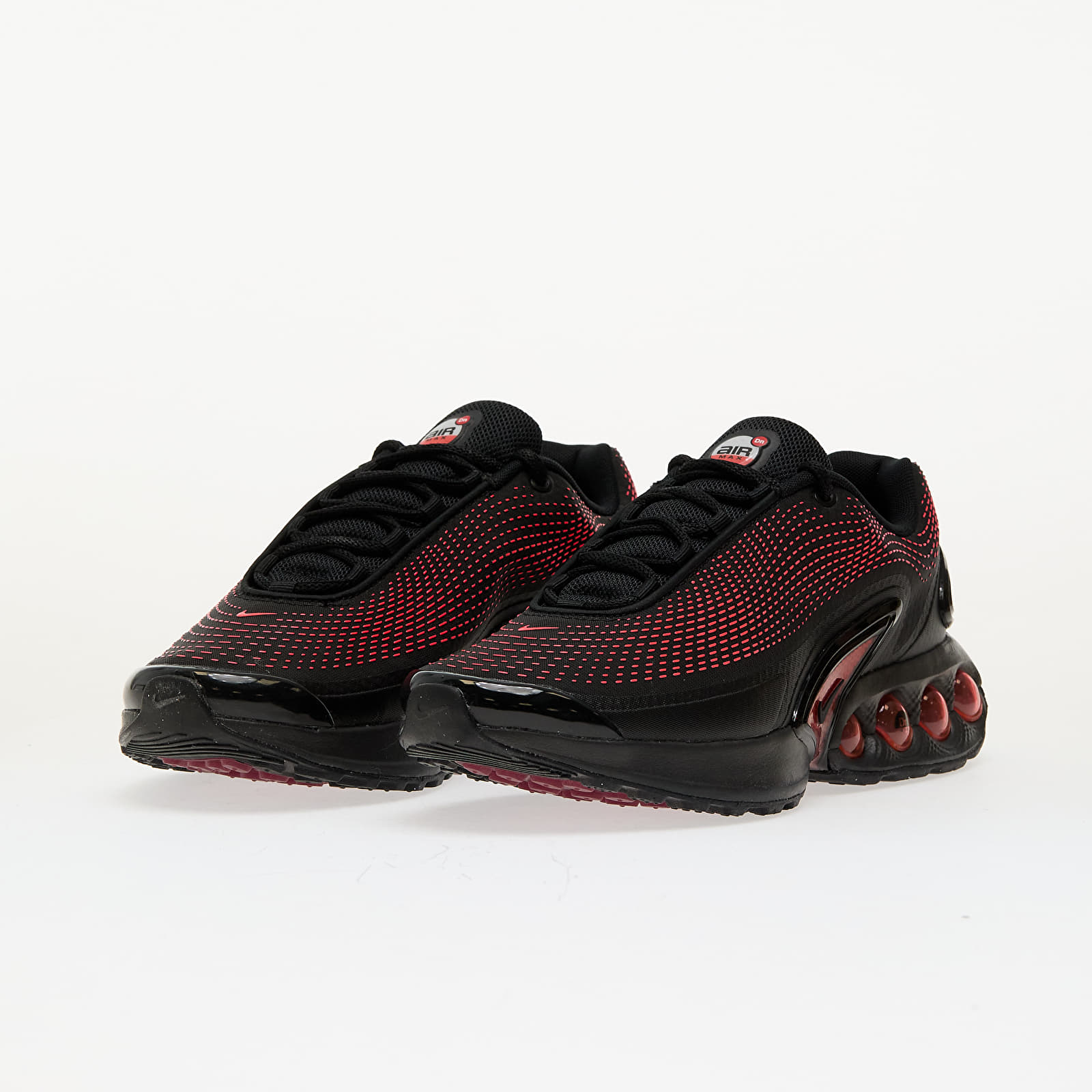 Meeste tossud ja kingad Nike Air Max DN Es Black/ Black-Black-Bright Crimson