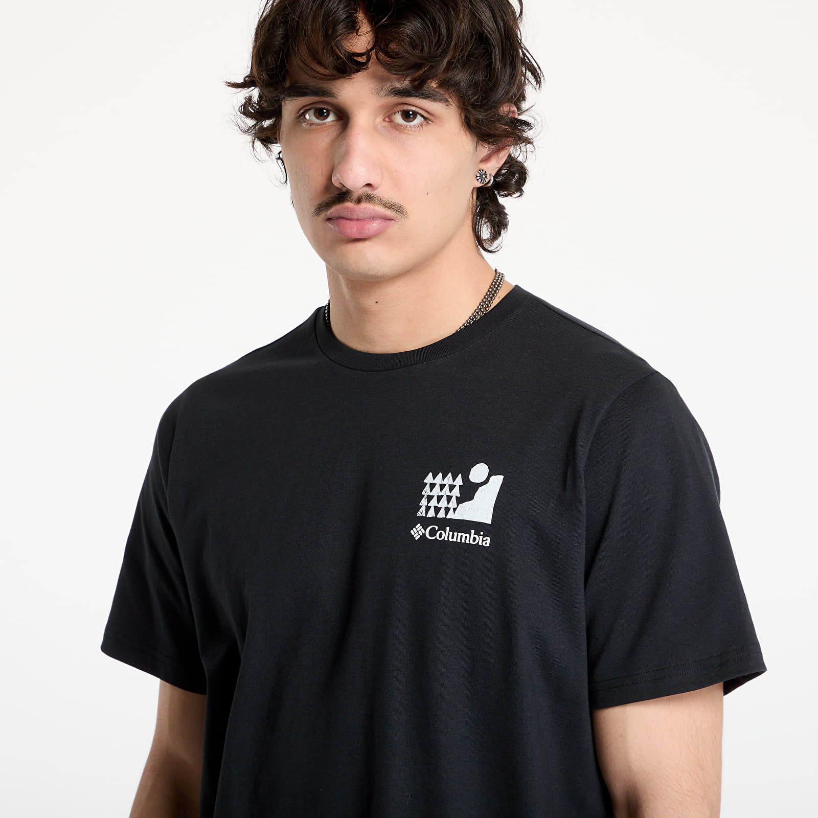 T-Shirts Männer Columbia Explorers Canyon™ Back SS Tee Black/ Explore Outdoors