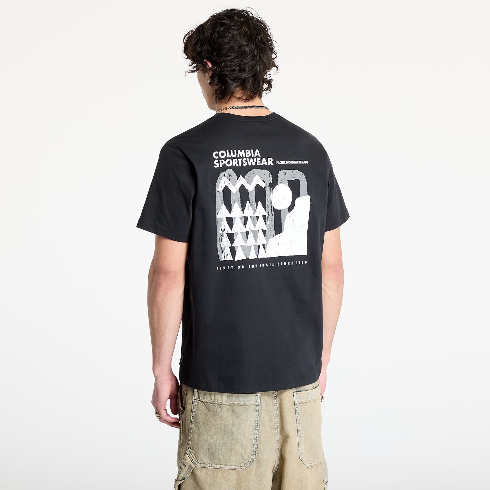 T-Shirts Männer Columbia Explorers Canyon™ Back SS Tee Black/ Explore Outdoors