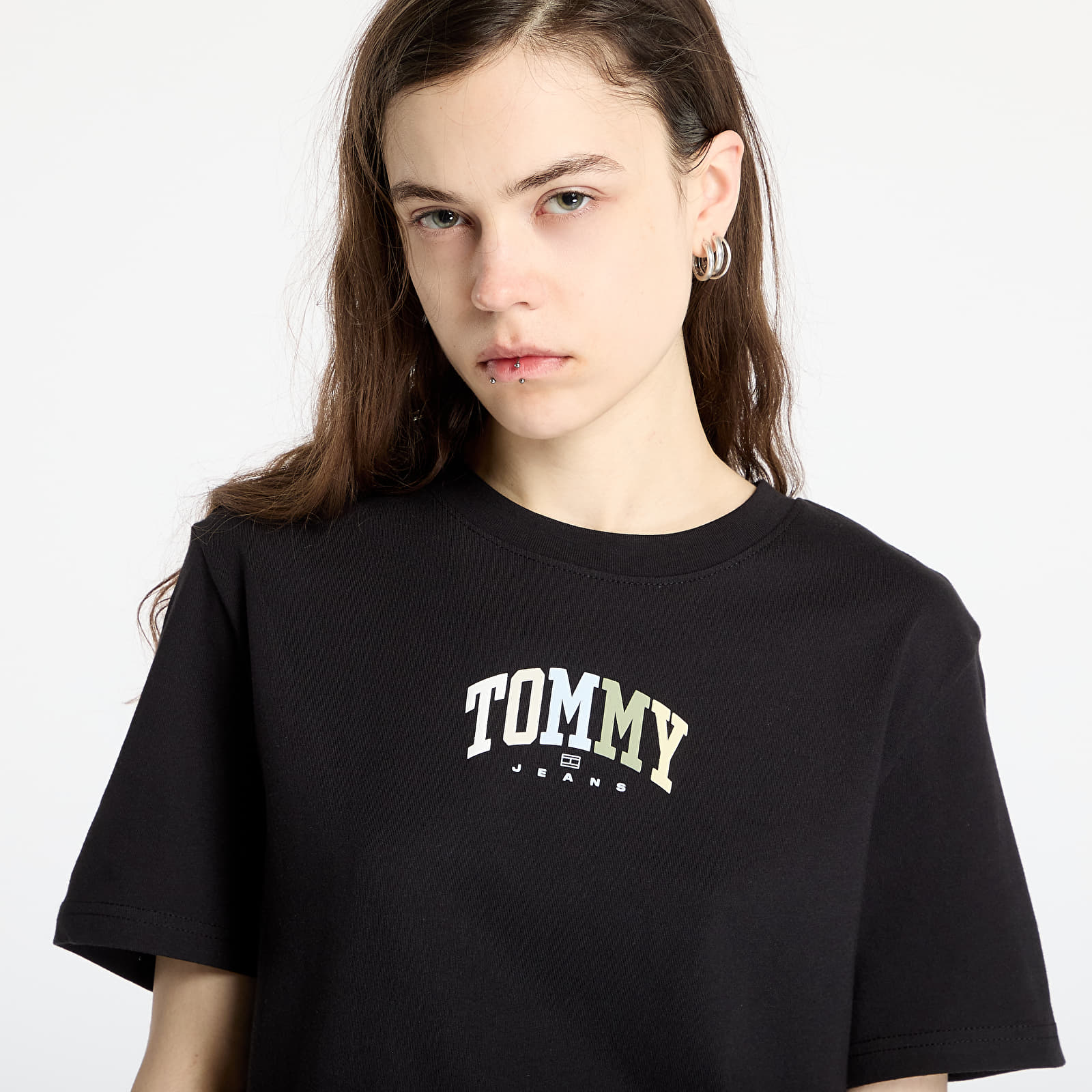 Camisetas de mujer Tommy Jeans Relaxed Color Varsity Tee Black
