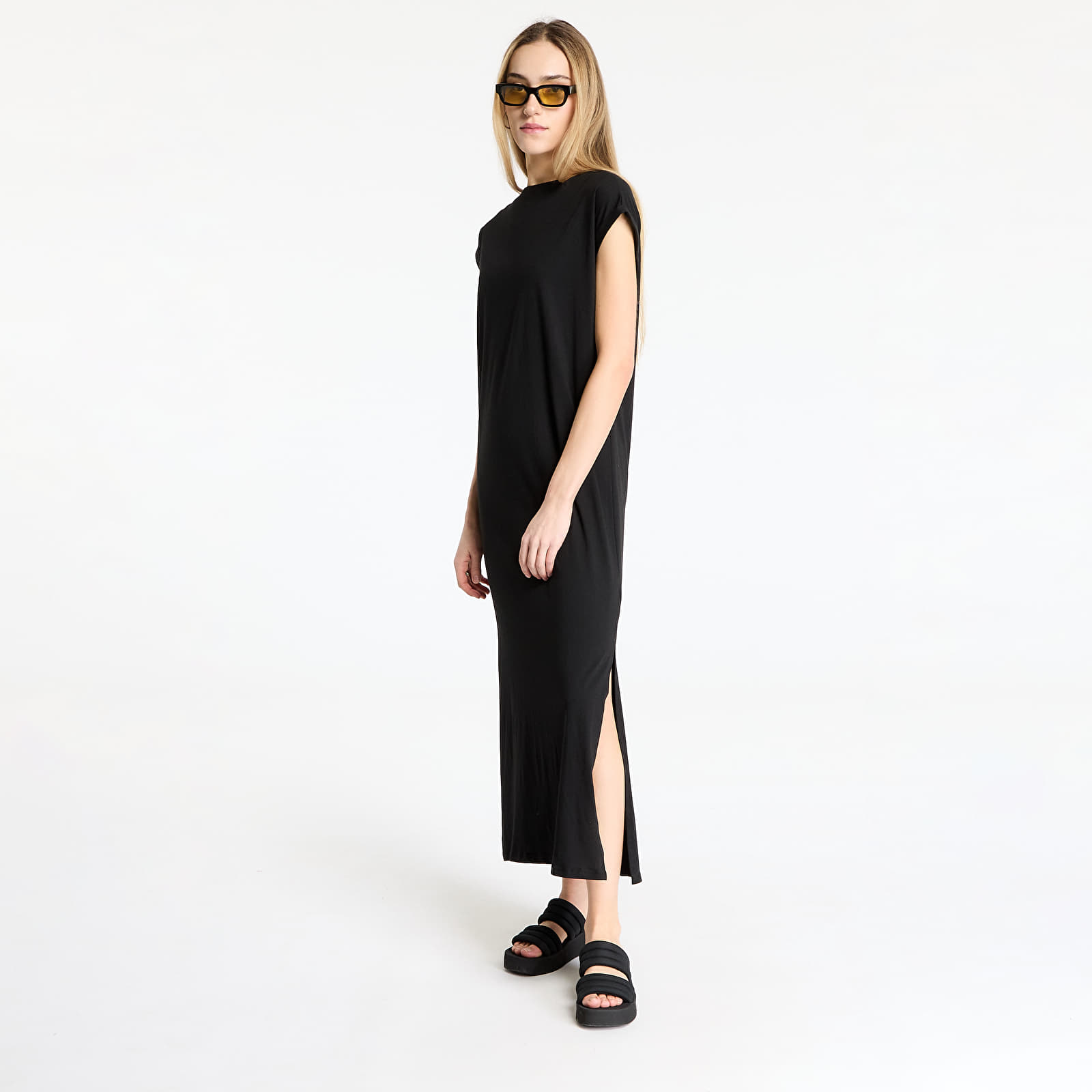 Kleider Urban Classics Ladies Viscose Extended Shoulder Dress Black