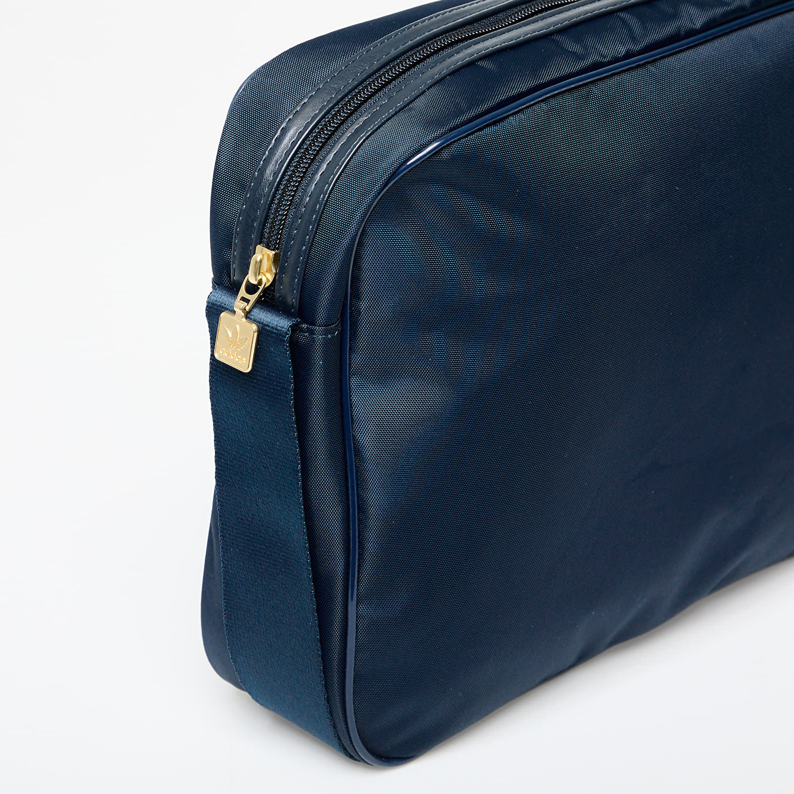 Torby na ramię adidas Airliner Bag Aurora Ink