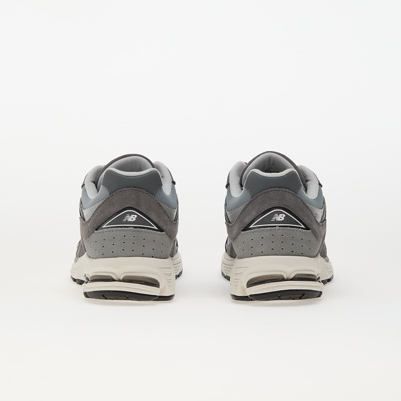 Men's sneakers and shoes New Balance 2002R Castlerock