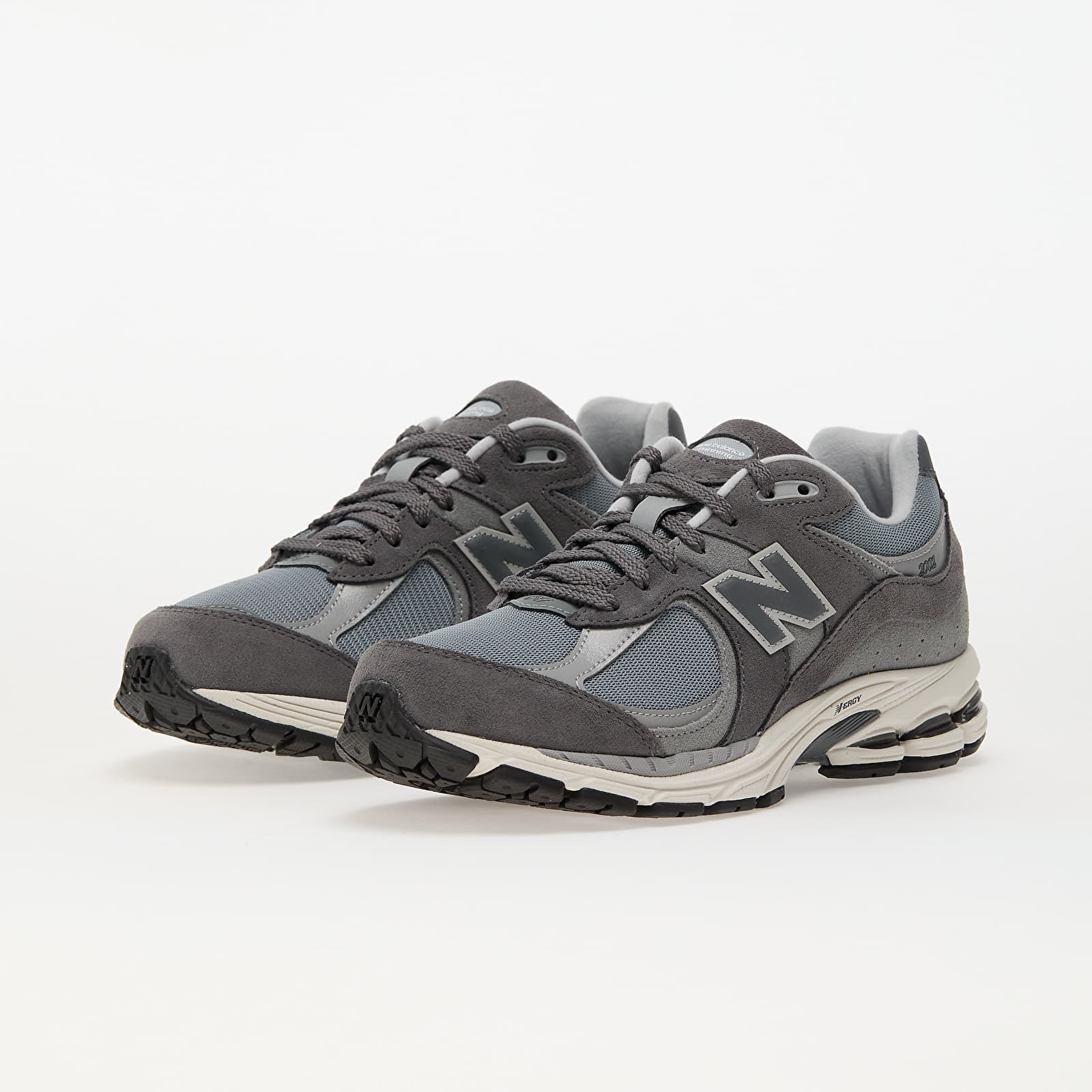 Men's sneakers and shoes New Balance 2002R Castlerock