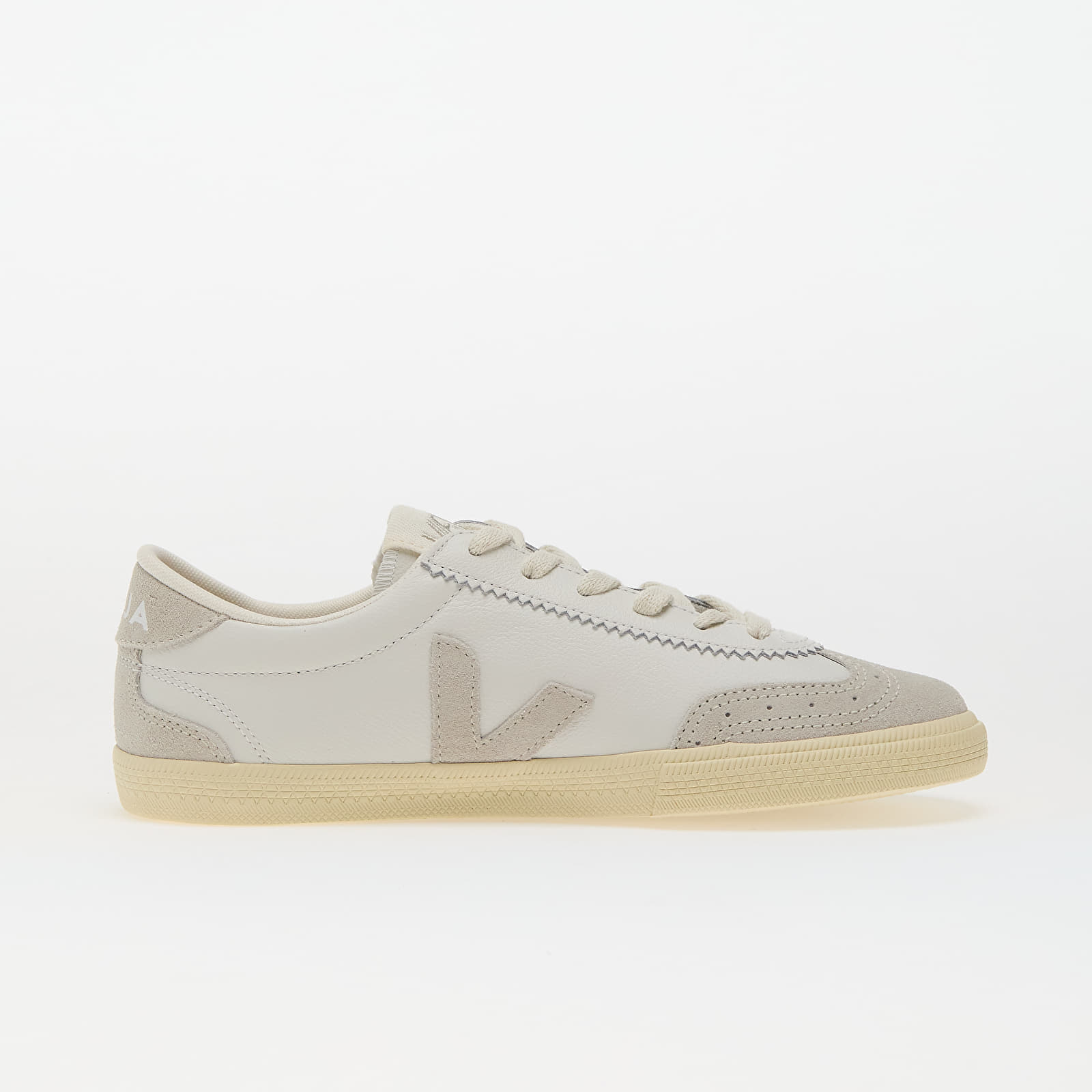 Women's sneakers and shoes Veja W Volley O.T. Leather White Natural