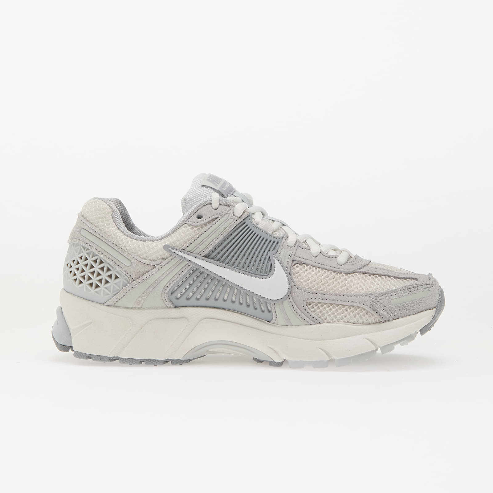 Naiste tossud ja kingad Nike W Zoom Vomero 5 Pure Platinum/ Summit White-Platinum Tint