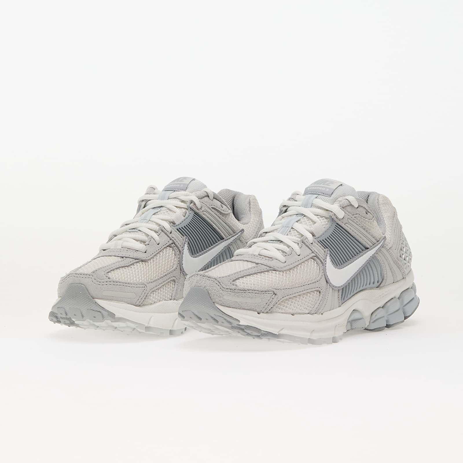 Naiste tossud ja kingad Nike W Zoom Vomero 5 Pure Platinum/ Summit White-Platinum Tint