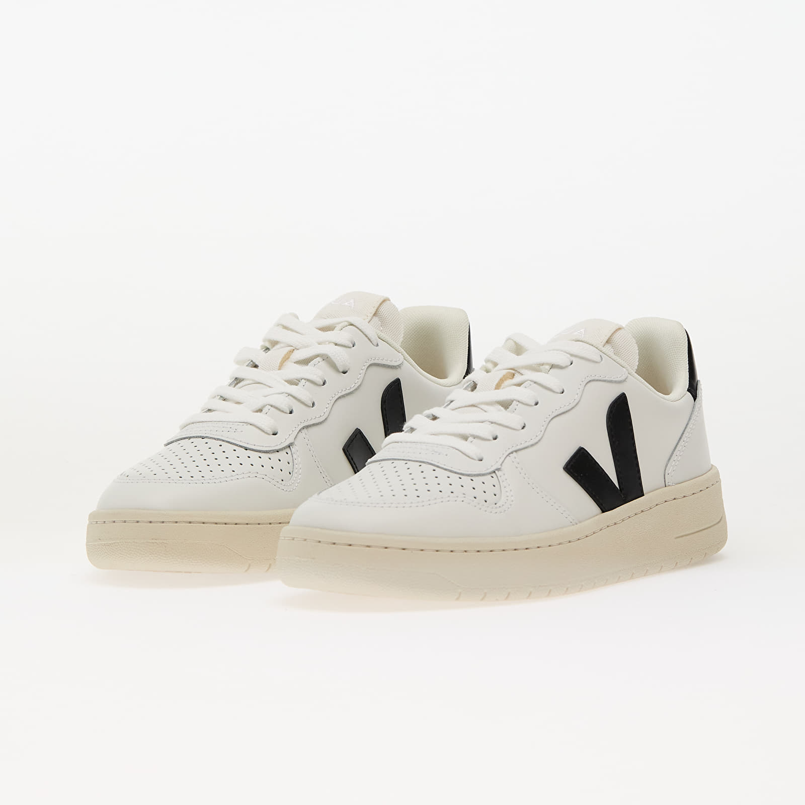 Women's sneakers and shoes Veja W V-10 Leather Ex-White_Black