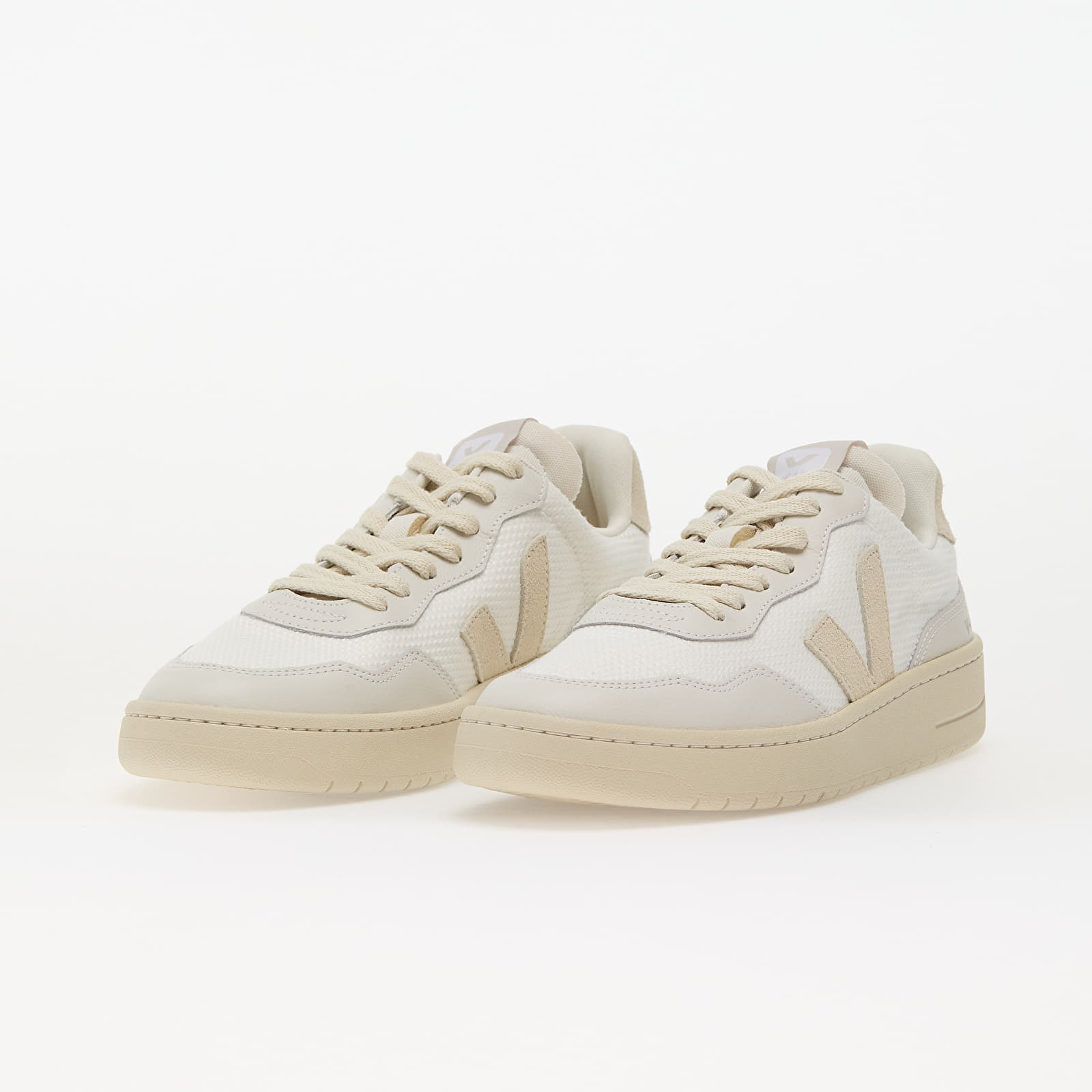 Zapatillas y zapatos de hombre Veja V-90 B-Mesh White_Pierre