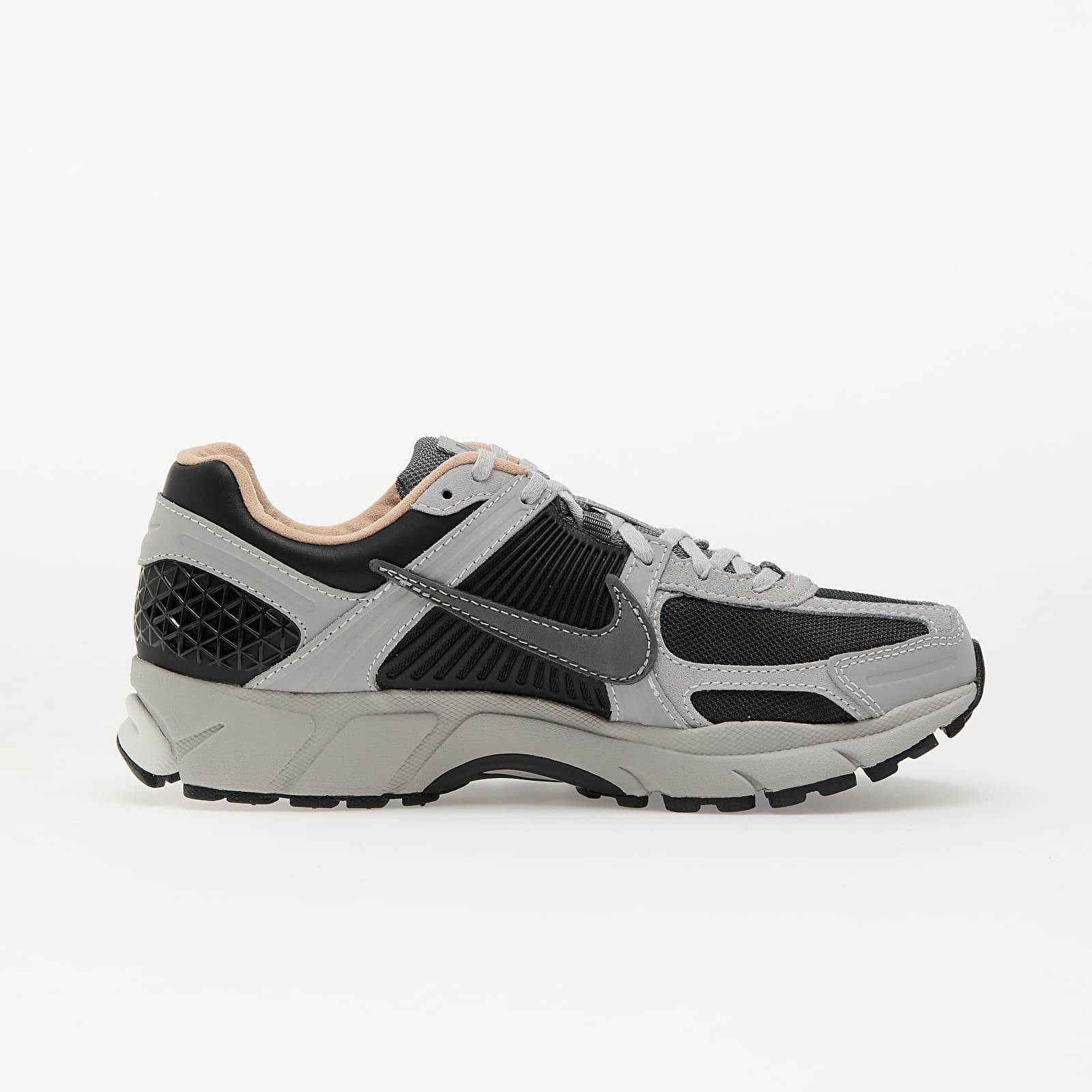 Meeste tossud ja kingad Nike Zoom Vomero 5 Dk Smoke Grey/ Smoke Grey-Lt Smoke Grey