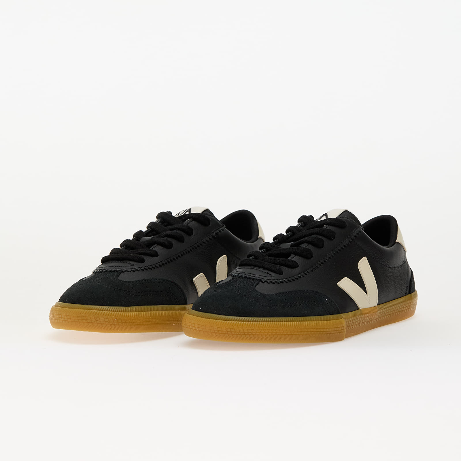 Sieviešu kedas un apavi Veja W Volley O.T. Leather Black_Pierre