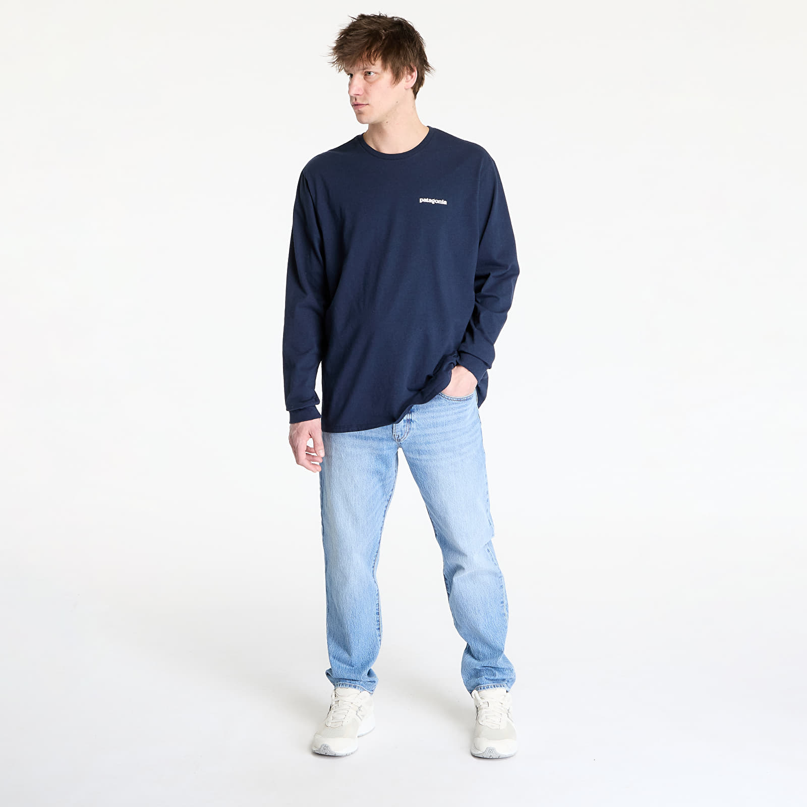 Meeste T-särgid Patagonia Men's Long-Sleeved P-6 Logo Responsibili-Tee® New Navy
