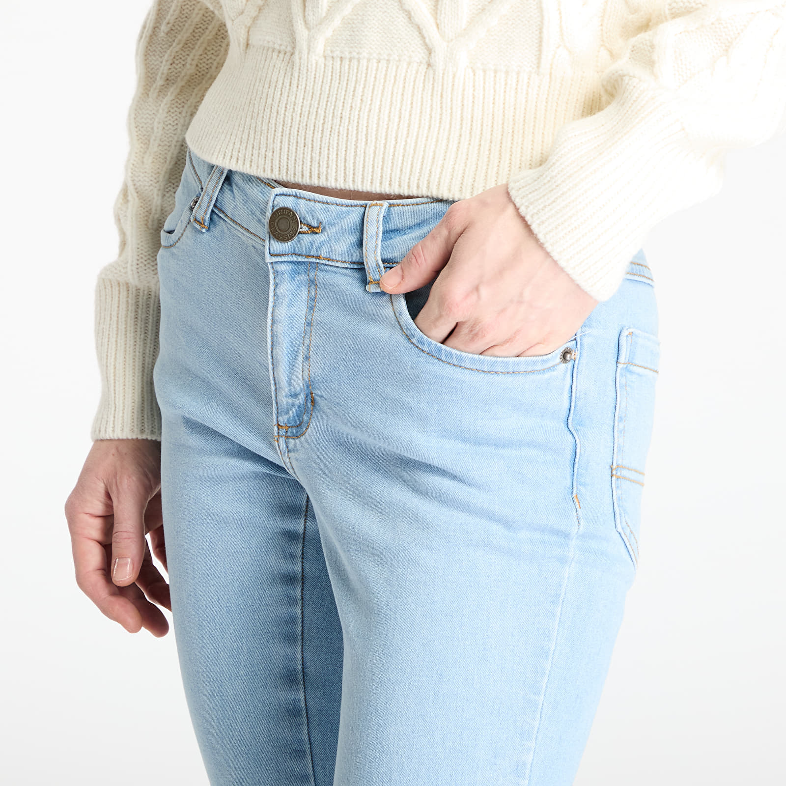 Vaqueros y pantalones Urban Classics Ladies Organic Low Waist Flared Denim Lighter Washed