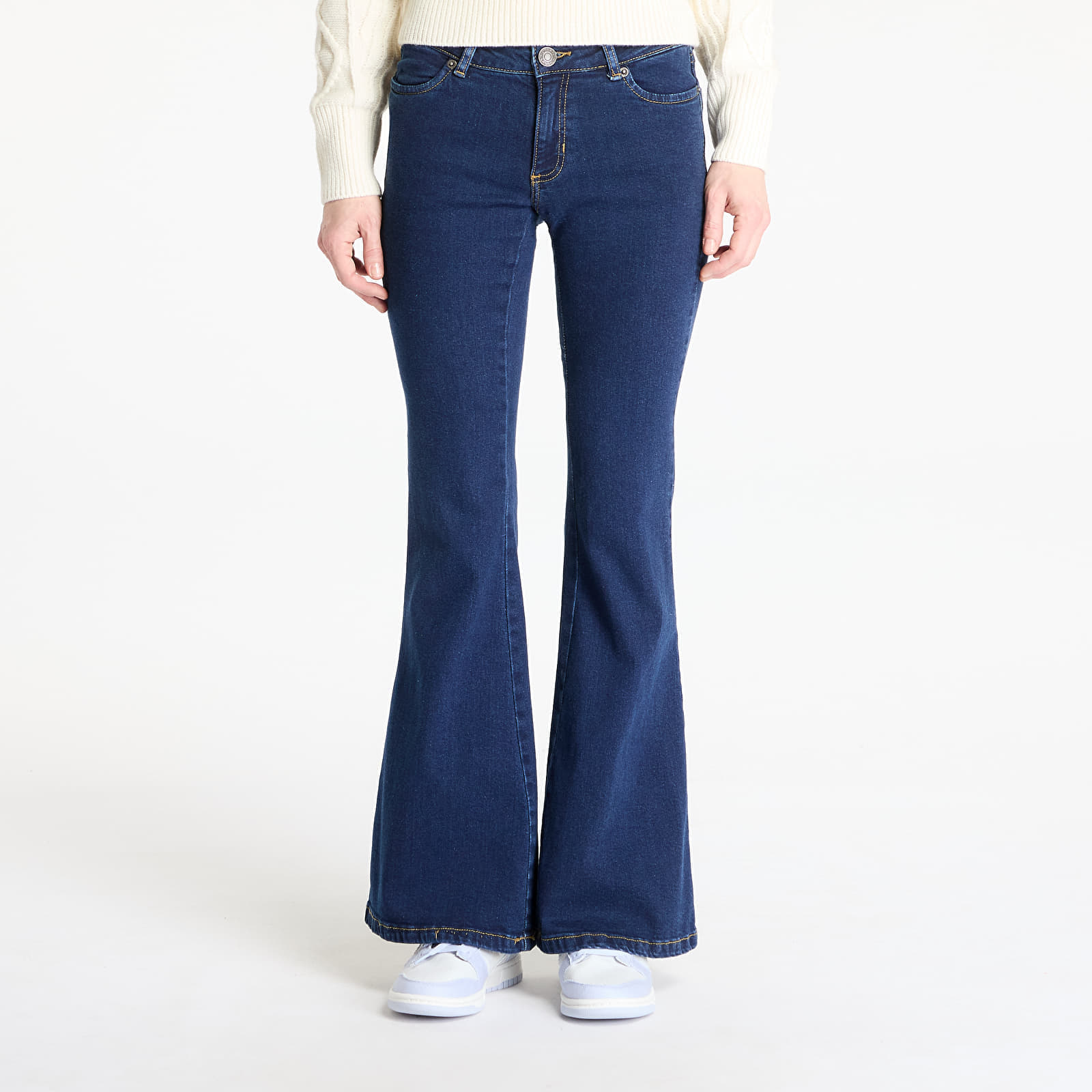Панталони Urban Classics Ladies Organic Low Waist Flared Denim Mid Indigo Washed W29