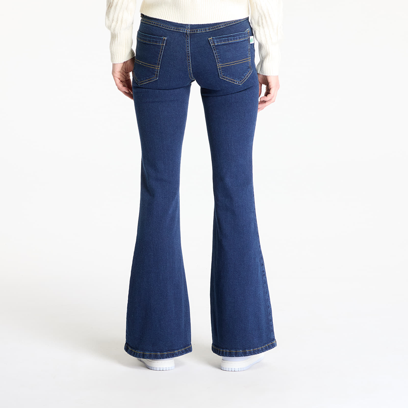 Bukser Urban Classics Ladies Organic Low Waist Flared Denim Mid Indigo Washed