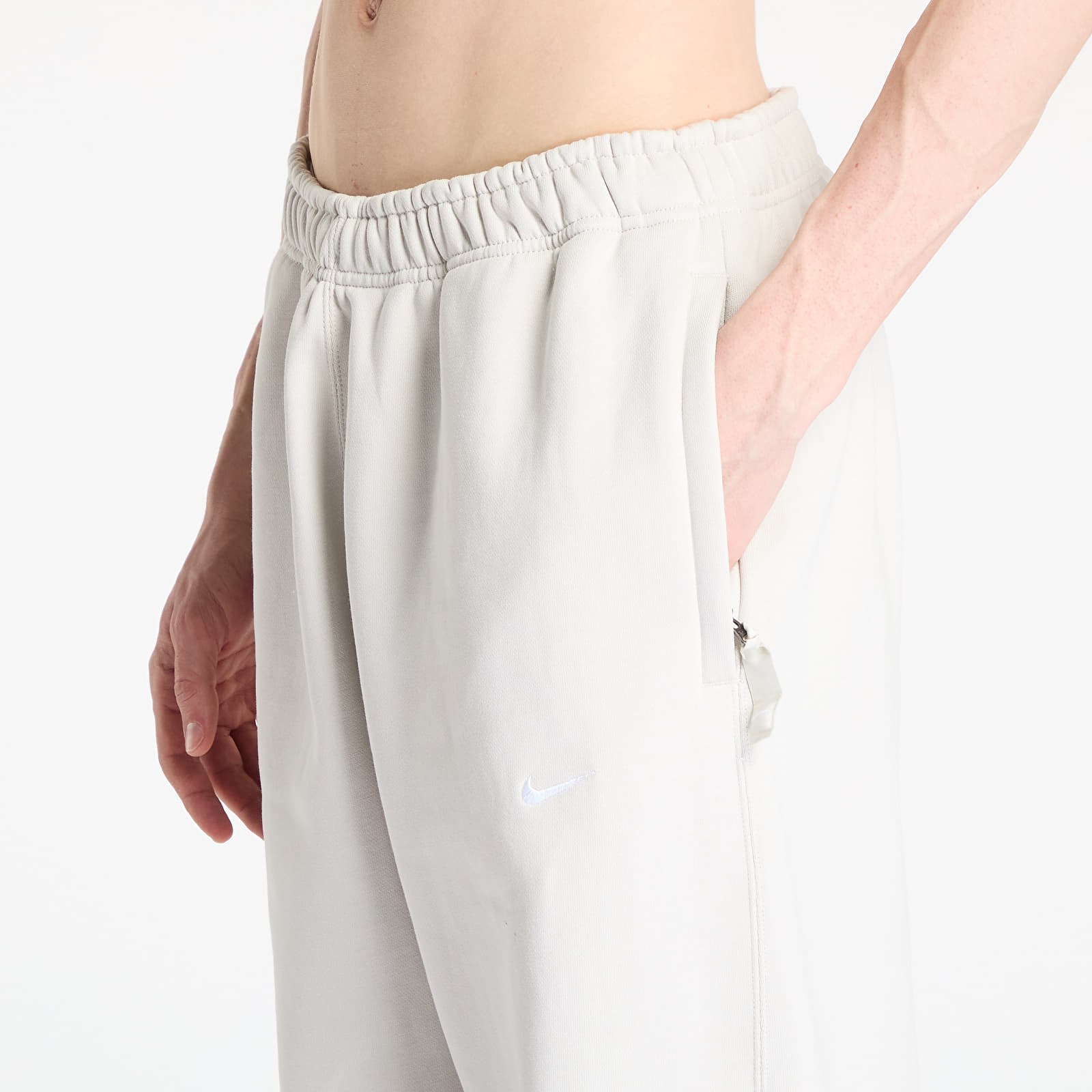 Pantalones de chándal para hombre Nike Solo Swoosh Men's Open-Hem Fleece Pants Light Bone/ White
