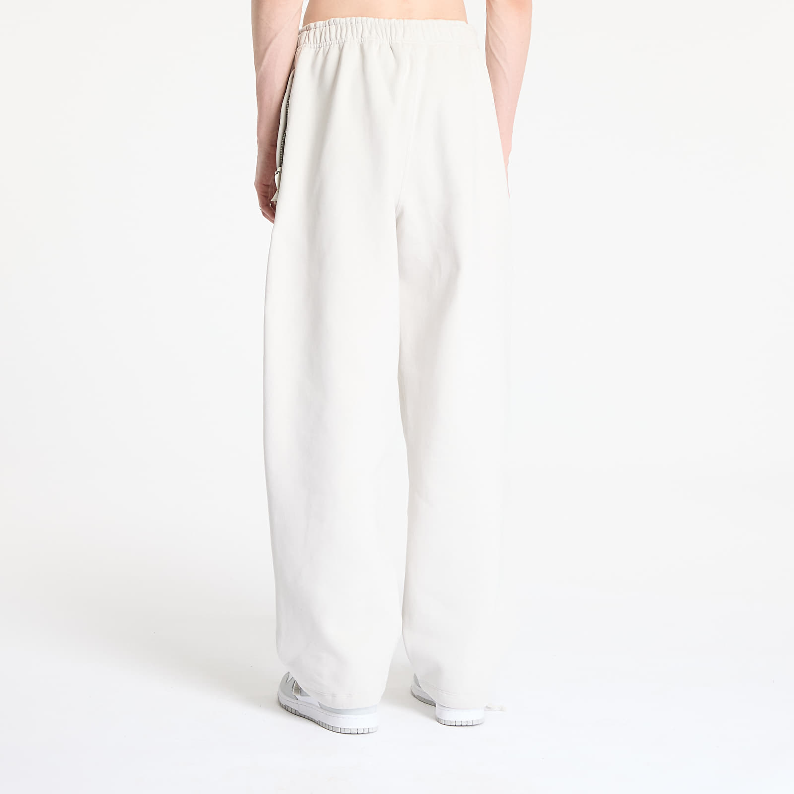 Pantalones de chándal para hombre Nike Solo Swoosh Men's Open-Hem Fleece Pants Light Bone/ White