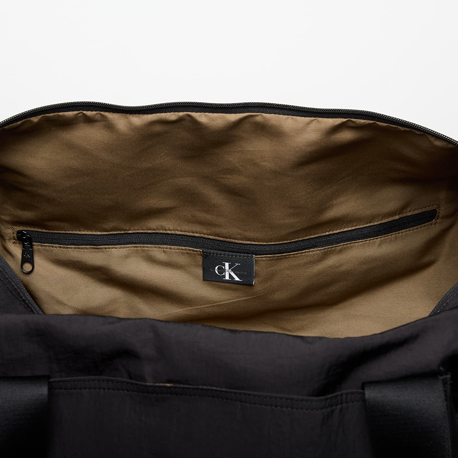 Õlakotid Calvin Klein Jeans Metro Nylon Conv Bag Black