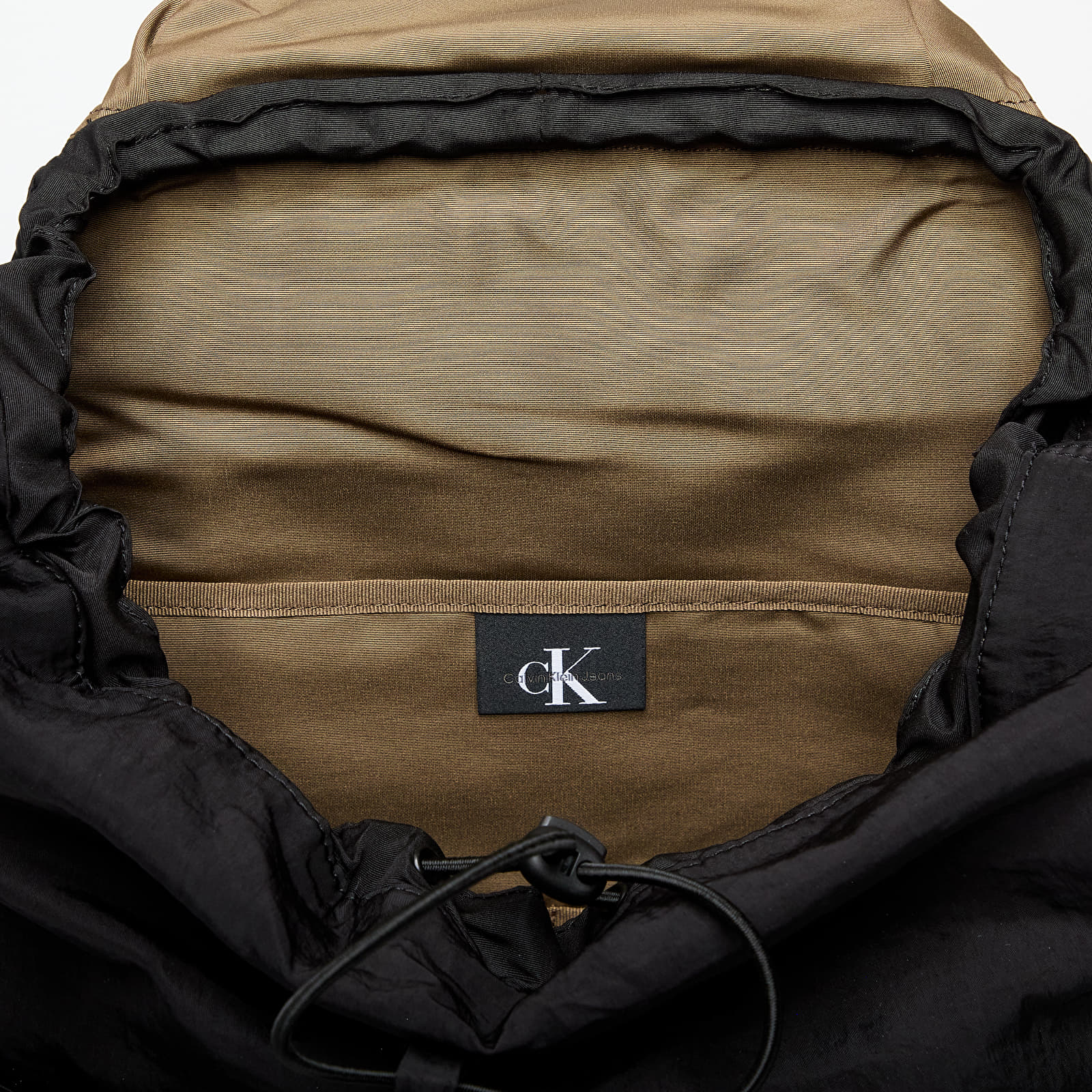 Plecaki męskie Calvin Klein Jeans Metro Nylon Flap Bagpack Black