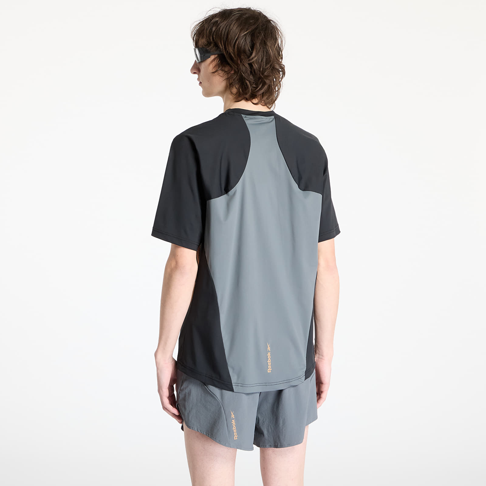 T-Shirts Männer Reebok Run Tee UNISEX Washed Black/ Grey 3