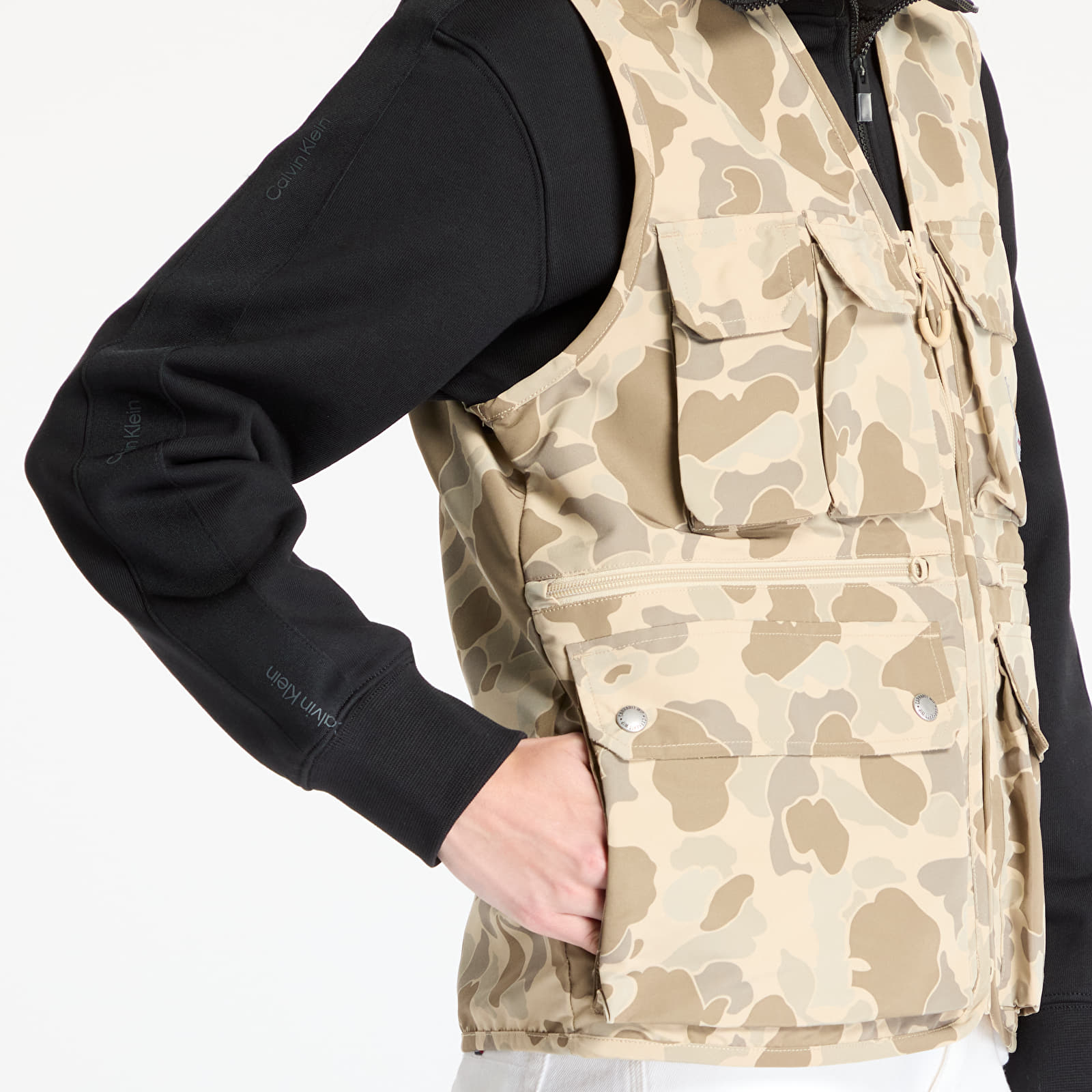 Pánske vesty Carhartt WIP Irwin Vest UNISEX Camo Duck/ Desert