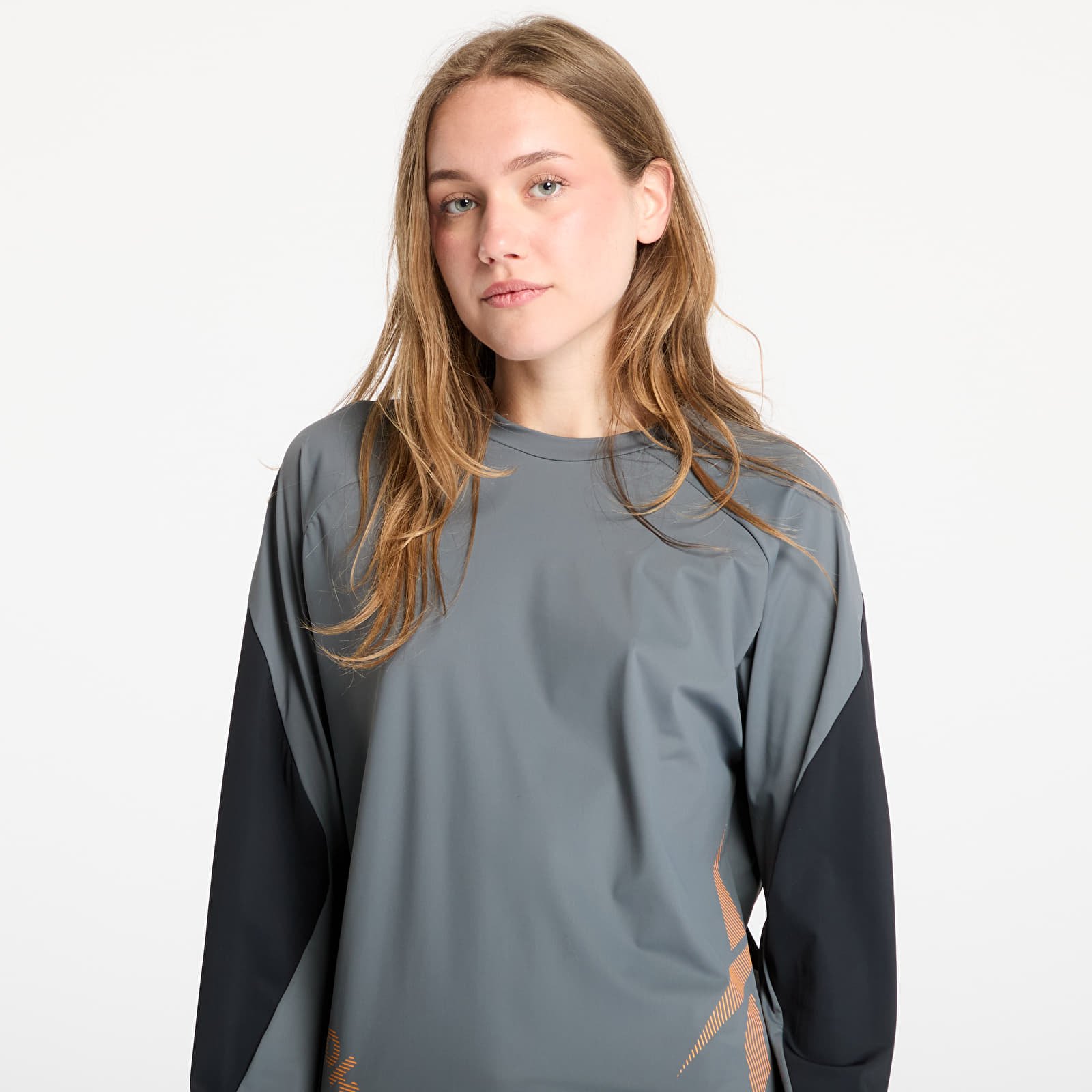 Camisetas hombre Reebok Longsleeve Run Tee UNISEX Grey 3/ Washed Black