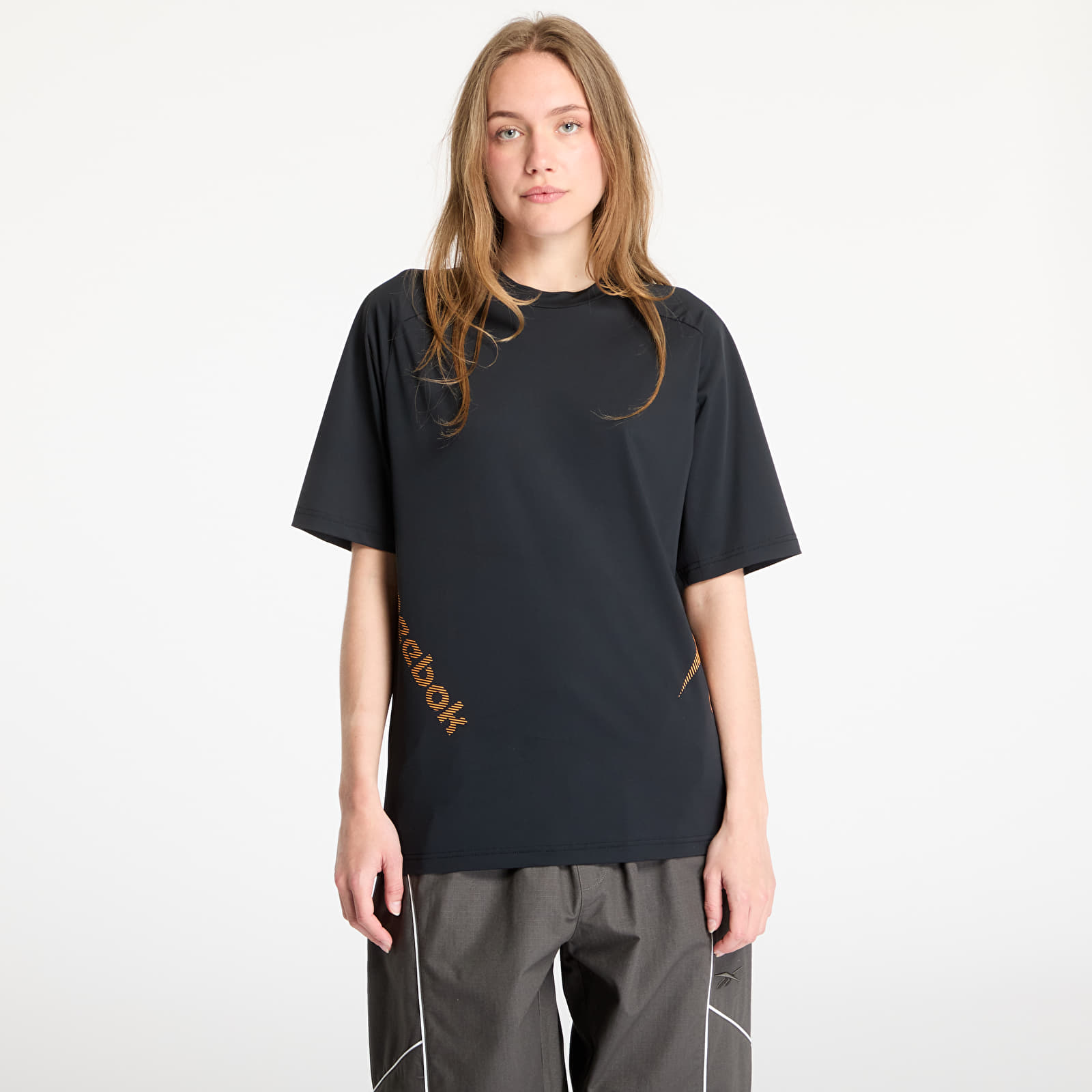 T-Shirts Männer Reebok Run Tee UNISEX Washed Black/ Grey 3