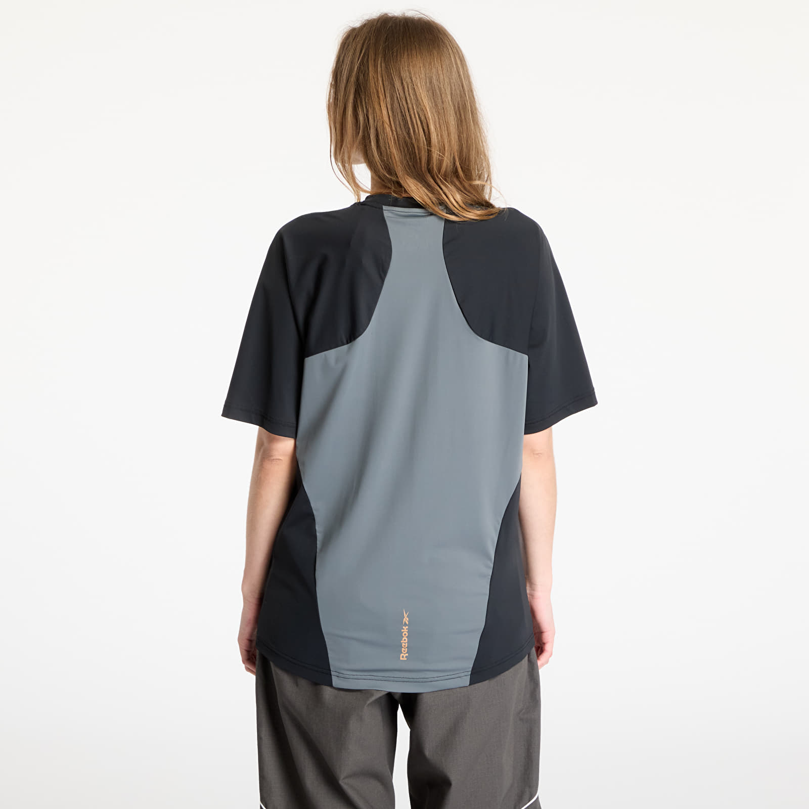 T-Shirts Männer Reebok Run Tee UNISEX Washed Black/ Grey 3