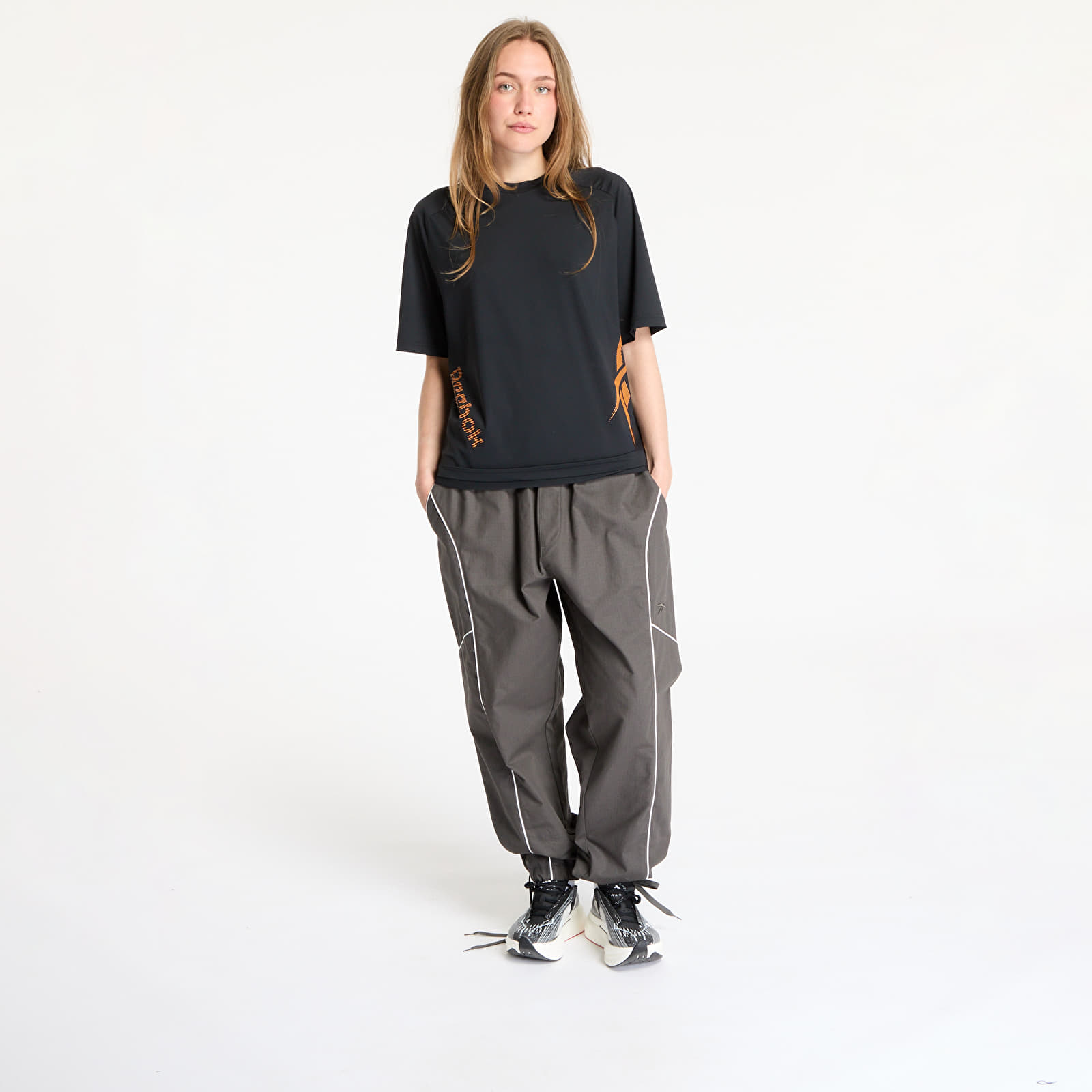 T-Shirts Männer Reebok Run Tee UNISEX Washed Black/ Grey 3