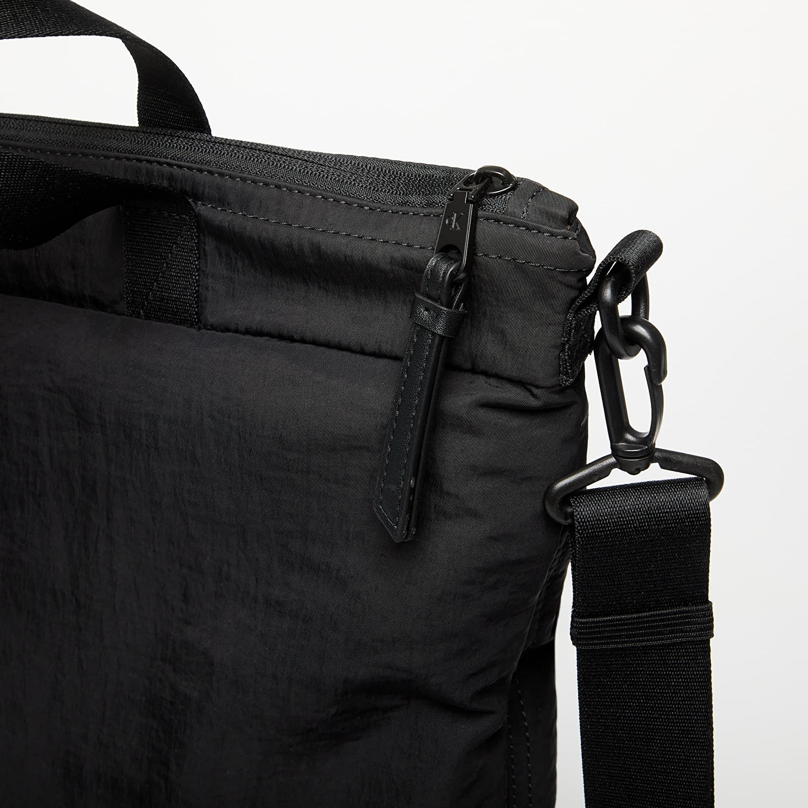 Õlakotid Calvin Klein Jeans Metro Nylon Helmet Bag Black