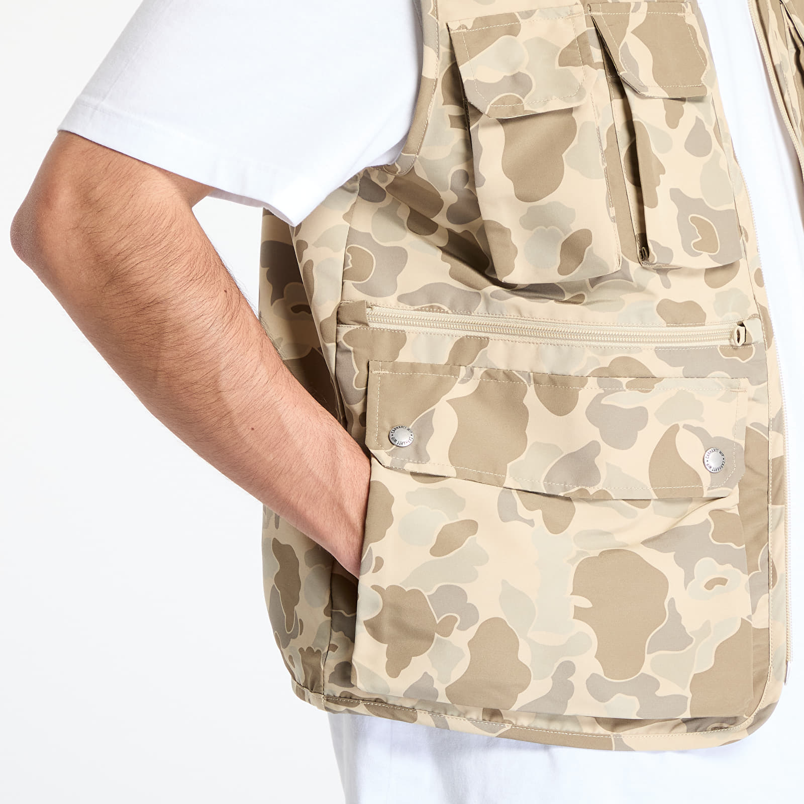 Pánske vesty Carhartt WIP Irwin Vest UNISEX Camo Duck/ Desert