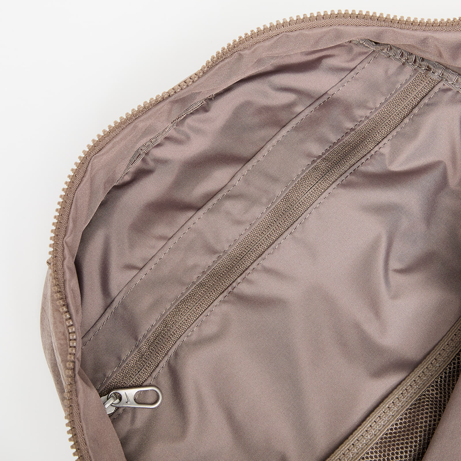 Sacs à dos Nike Aura Backpack (24L) Mink Brown/ Mink Brown/ Matte Silver