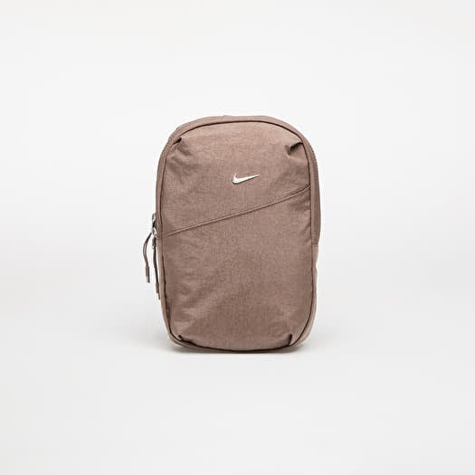 Táska Nike Aura Crossbody Bag (5L) Mink Brown/ Mink Brown/ Matte Silver