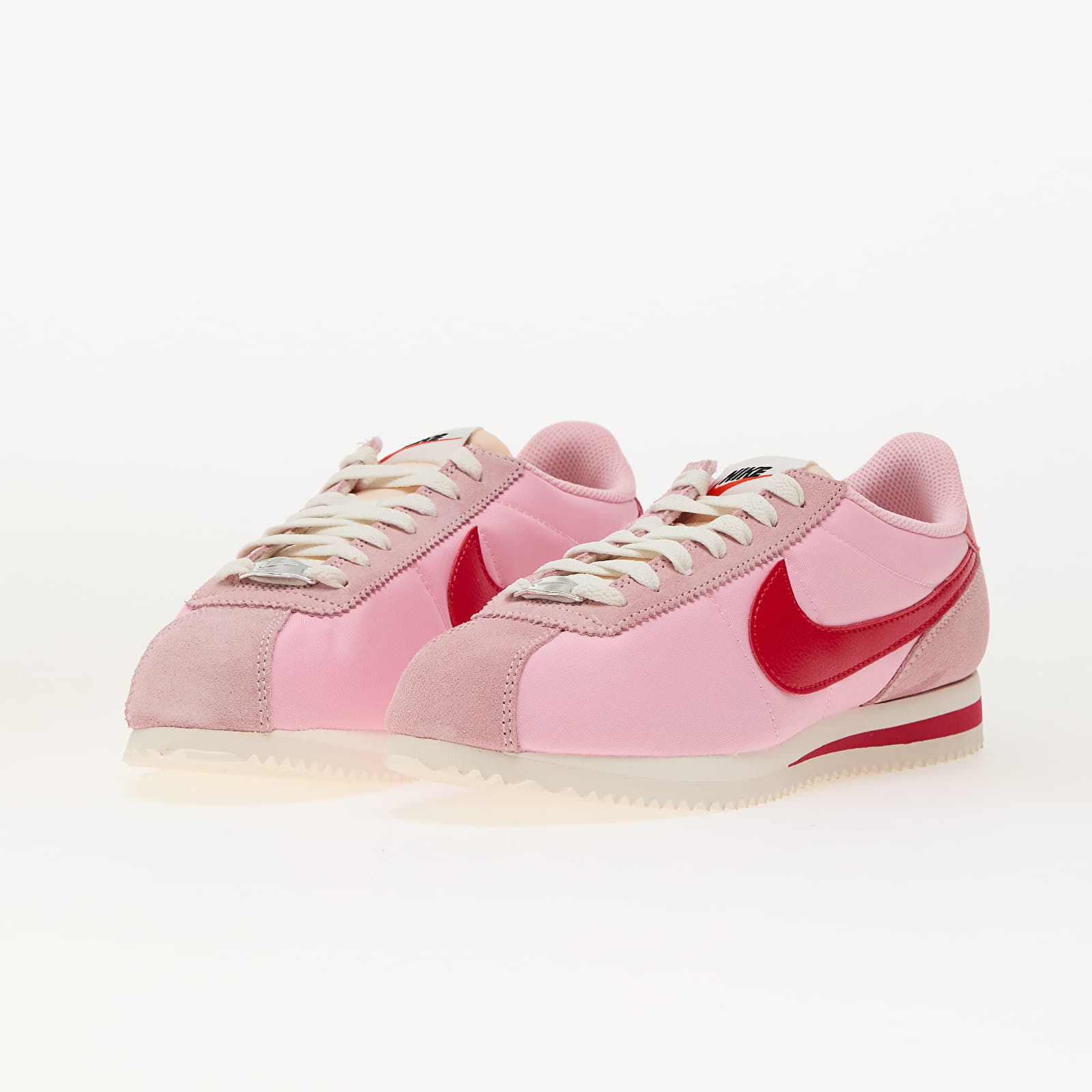 Dámské tenisky a boty Nike W Cortez Textile Med Soft Pink/ Fire Red-Sail-Team Orange