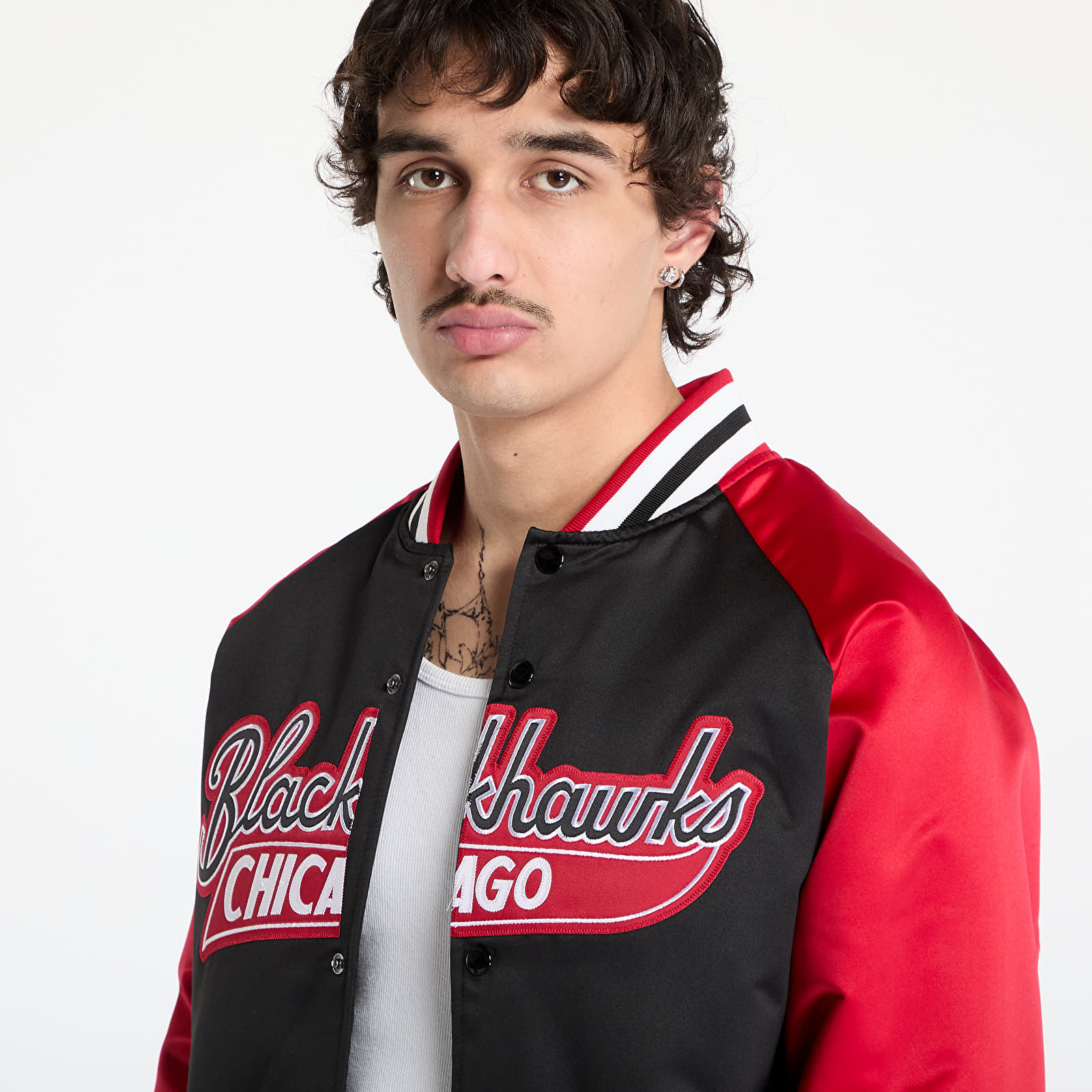 Men's jackets Mitchell & Ness NHL Double Clutch Lw Satin Vintage Logo Blackhawks Jacket Black/ Scarlet